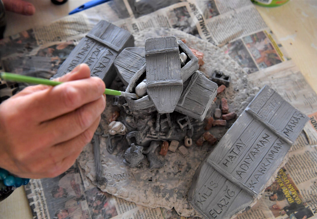 deprem-temali-eseriyle-duygulandirdi_8502_dhaphoto2