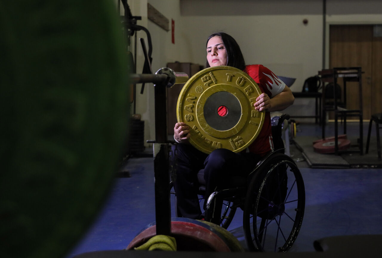 ozel-yuruyebilmek-icin-basladigi-halterde-turkiye-sampiyonu-oldu_6548_dhaphoto4