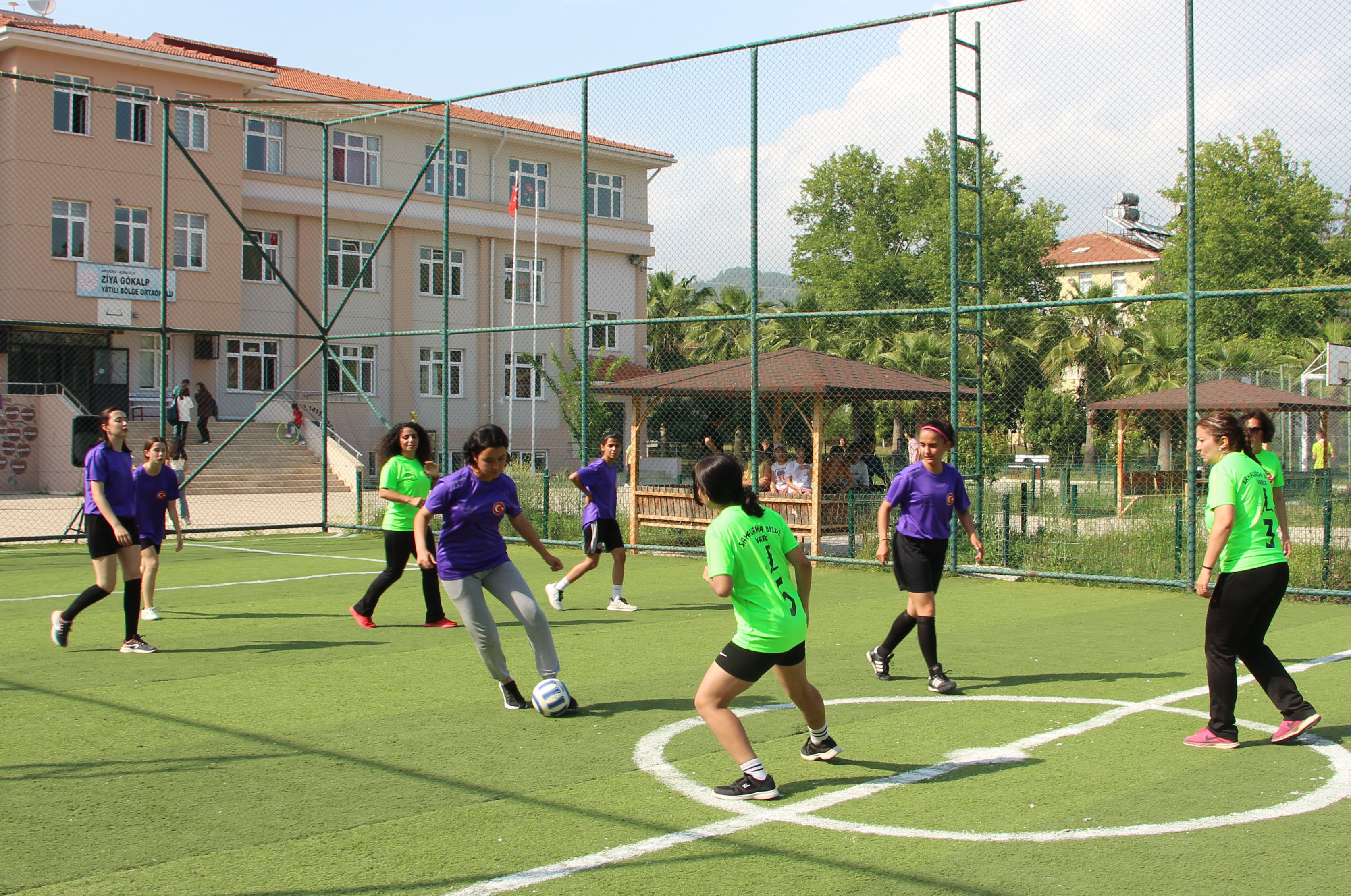 kumlucada-kadinlar-futbolla-eglendi_4990_dhaphoto4