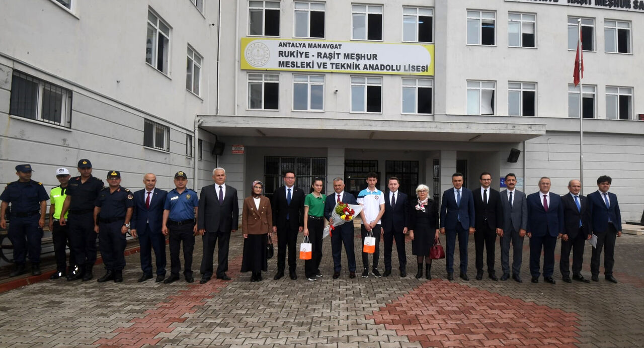 vali-yazici-ahenkin-64uncu-ziyareti-icin-manavgatta_8195_dhaphoto2