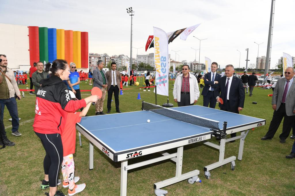 vali-yazici-saglikli-nesiller-yetistirmenin-olmazsa-olmazi-spordur_8352_dhaphoto2