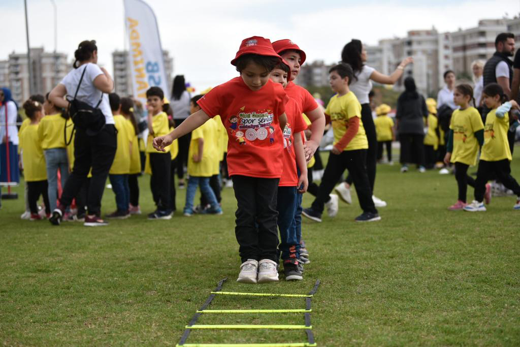 vali-yazici-saglikli-nesiller-yetistirmenin-olmazsa-olmazi-spordur_8352_dhaphoto3