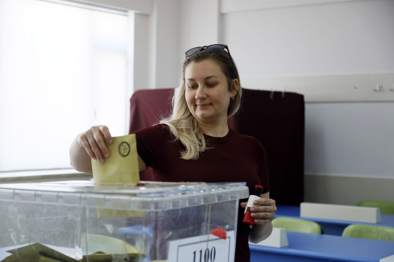 yerlesik-yabancilar-da-oy-kullandi_3828_dhaphoto2