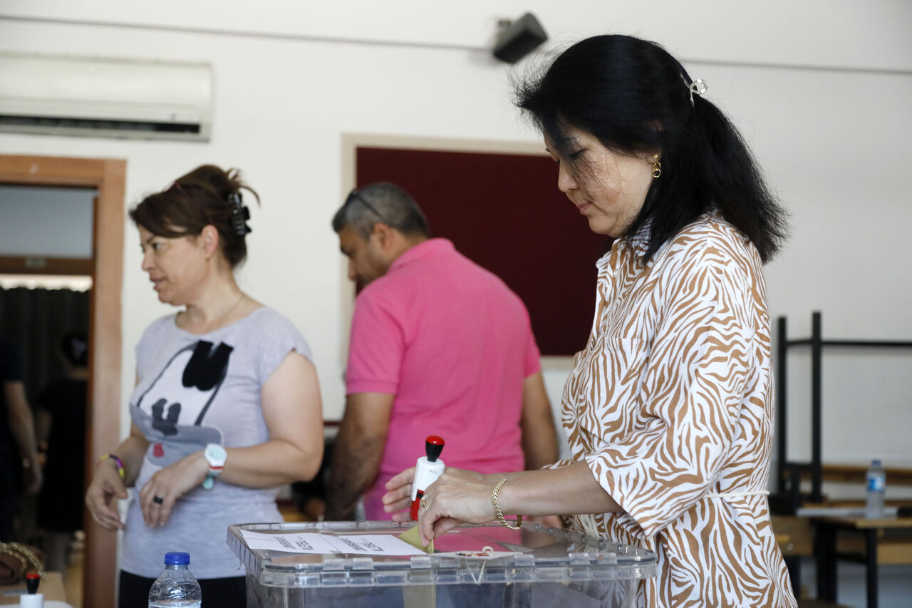 yerlesik-yabancilar-da-oy-kullandi_3828_dhaphoto5