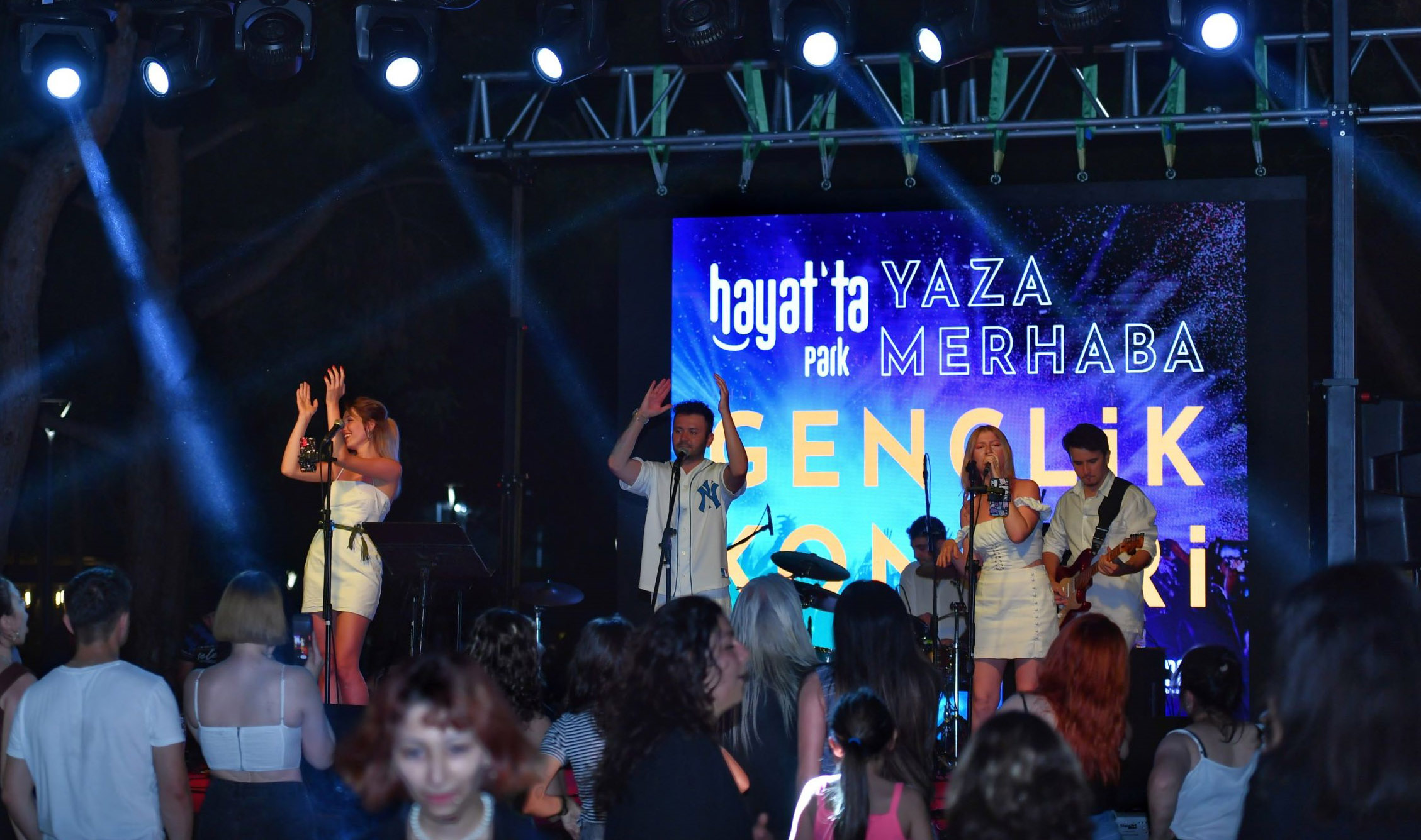 gencler-yazi-hayatparkta-karsiladi_7973_dhaphoto1