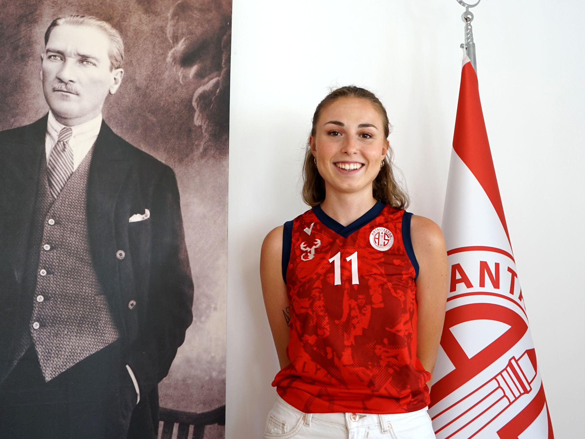 3 Antalyaspor Voleybol İmza Hatice Nur Kırımlı