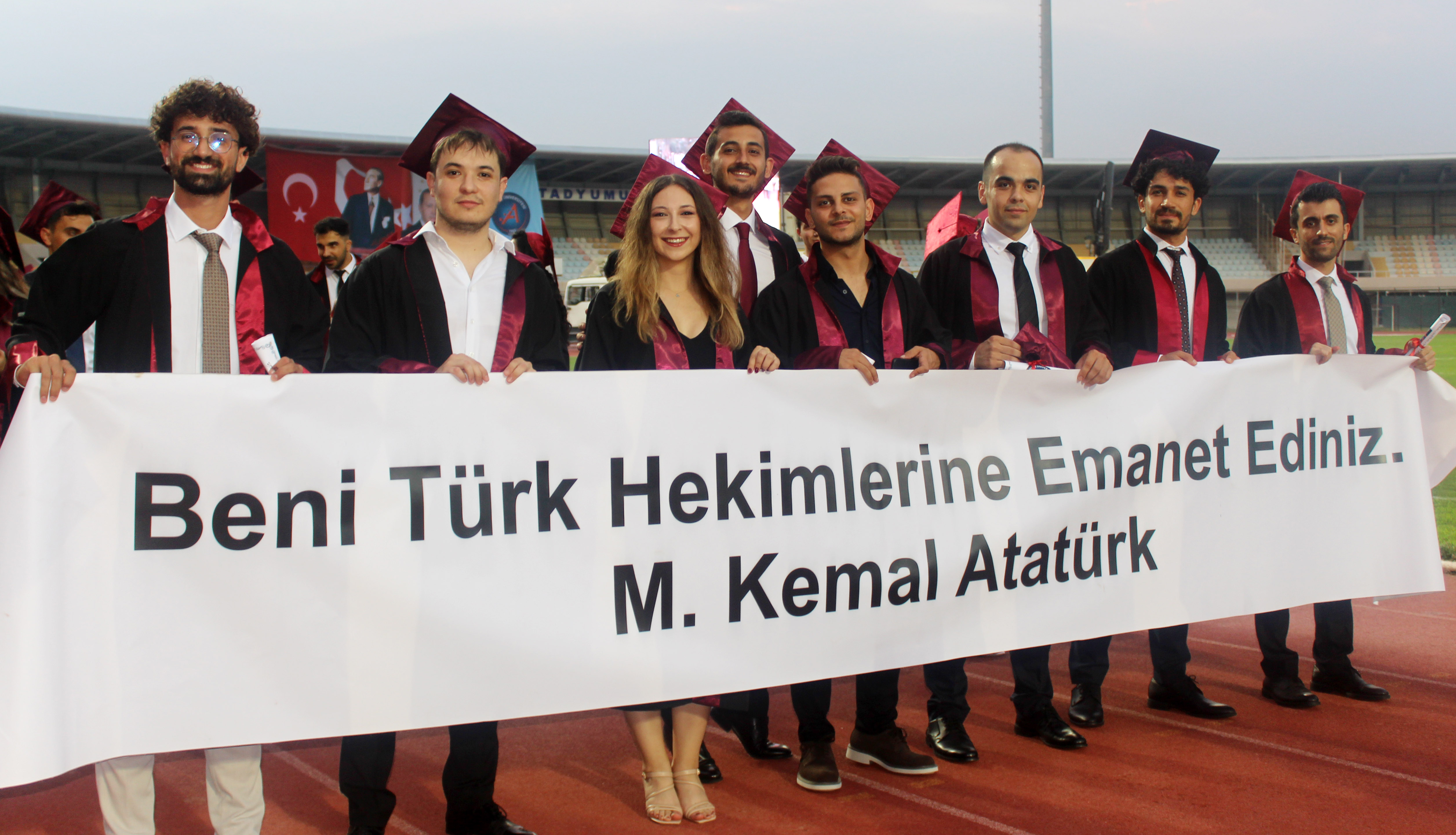 akdeniz-universitesi-tip-fakultesinden-278-hekim-mezun-oldu_5493_dhaphoto3