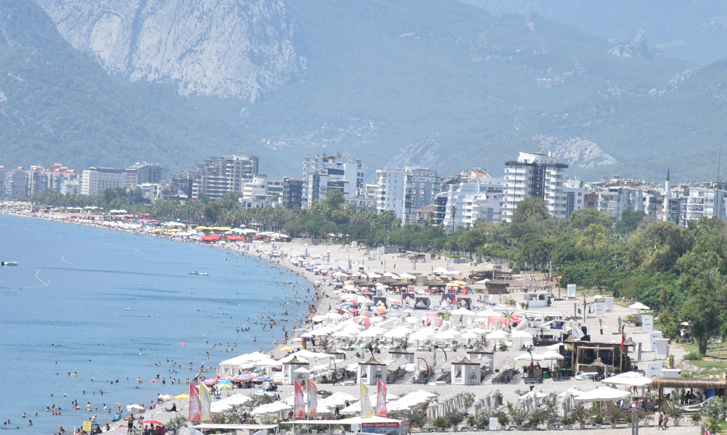 antalya-sahillerinde-sicak-hava-yogunlugu_3526_dhaphoto3