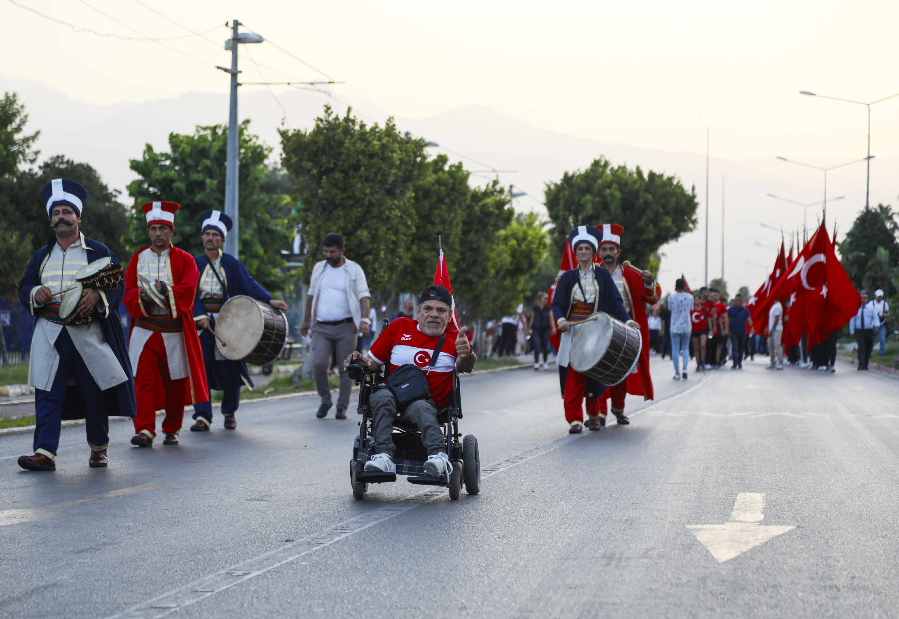 antalyada-40-derece-sicakta-anma-yuruyusu_6043_dhaphoto1