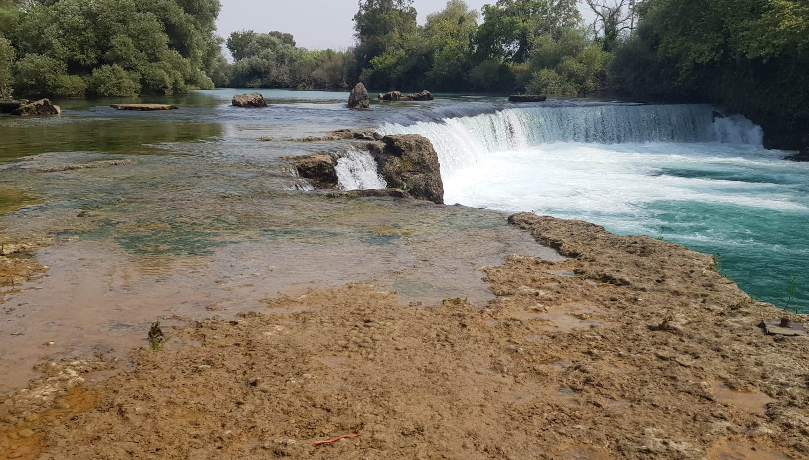 manavgat-selalesinde-turistlerin-su-saskinligi_6352_dhaphoto2