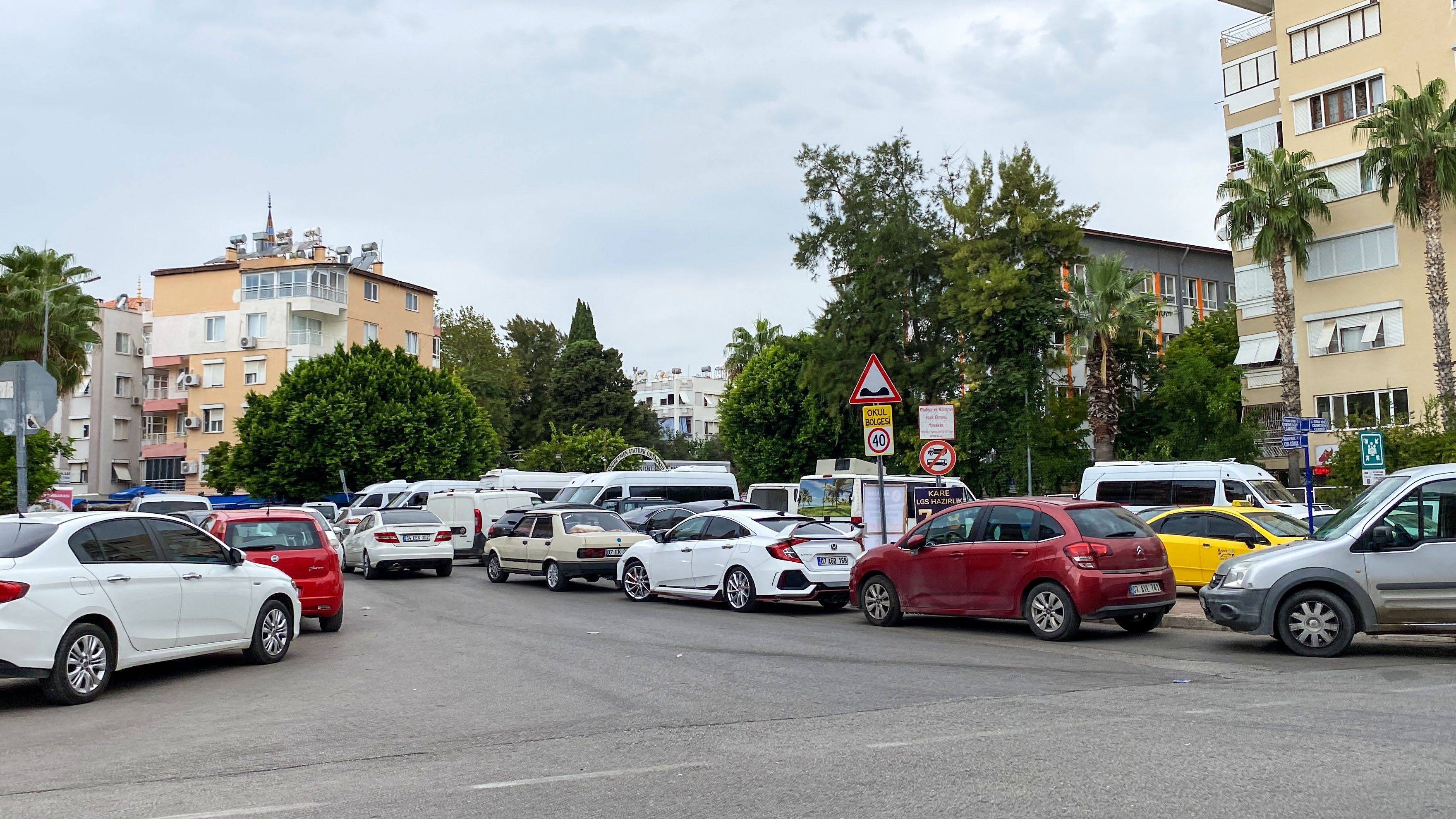 okullar-acildi-trafik-durma-noktasina-geldi_4325_dhaphoto5