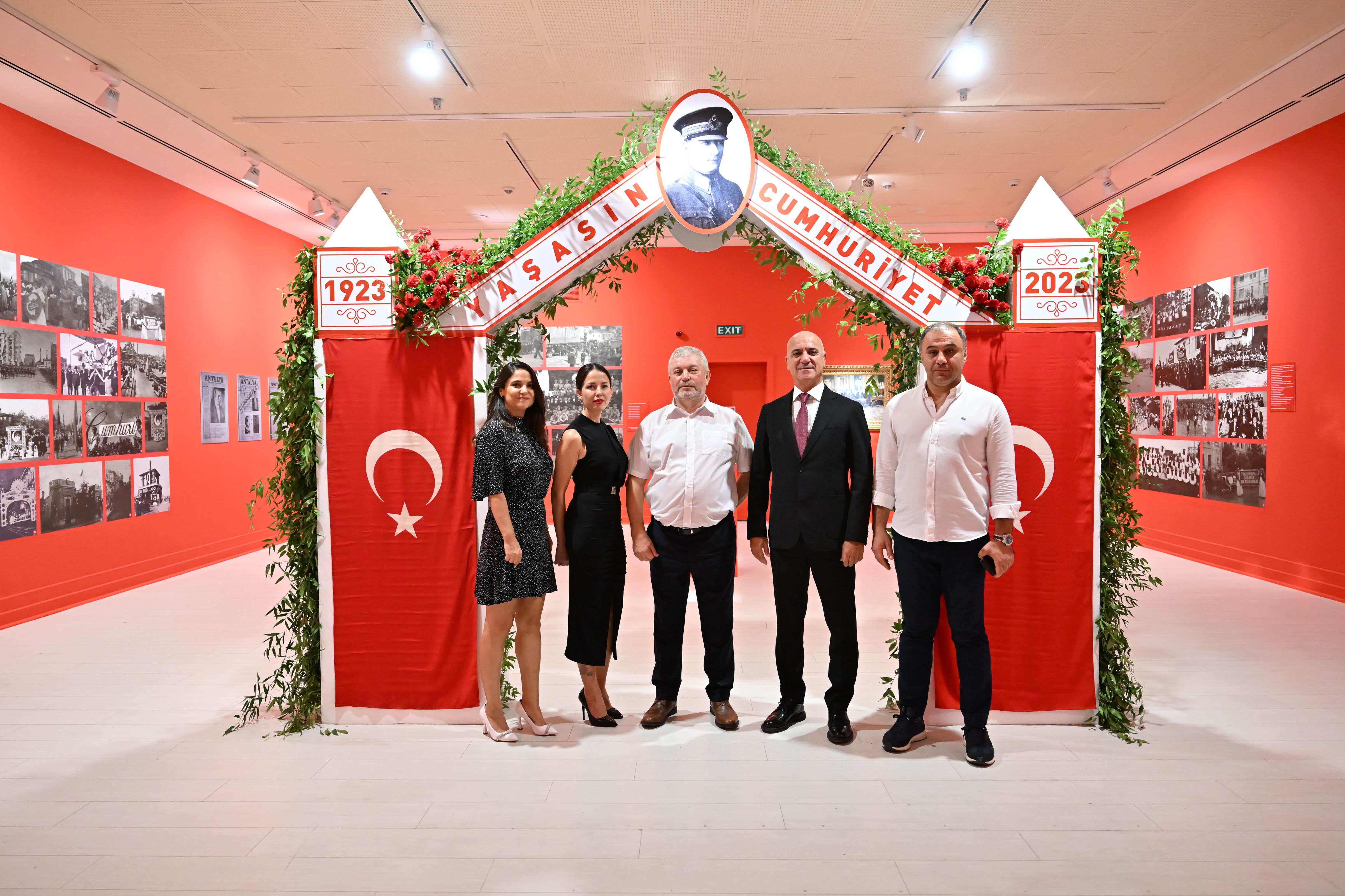 rus-ressamdan-100-yillik-cumhuriyet-sergisi-aksde_4221_dhaphoto2