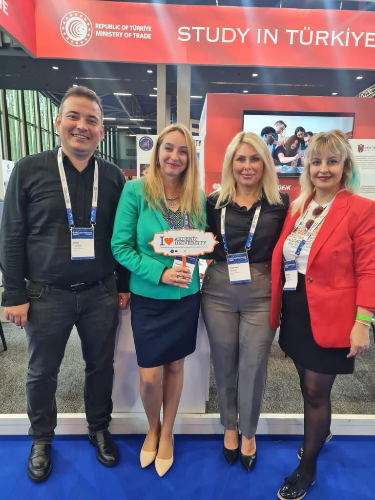 akdeniz-universitesi-avrupanin-en-buyuk-uluslararasi-egitim-fuarina-katildi_1126_dhaphoto3