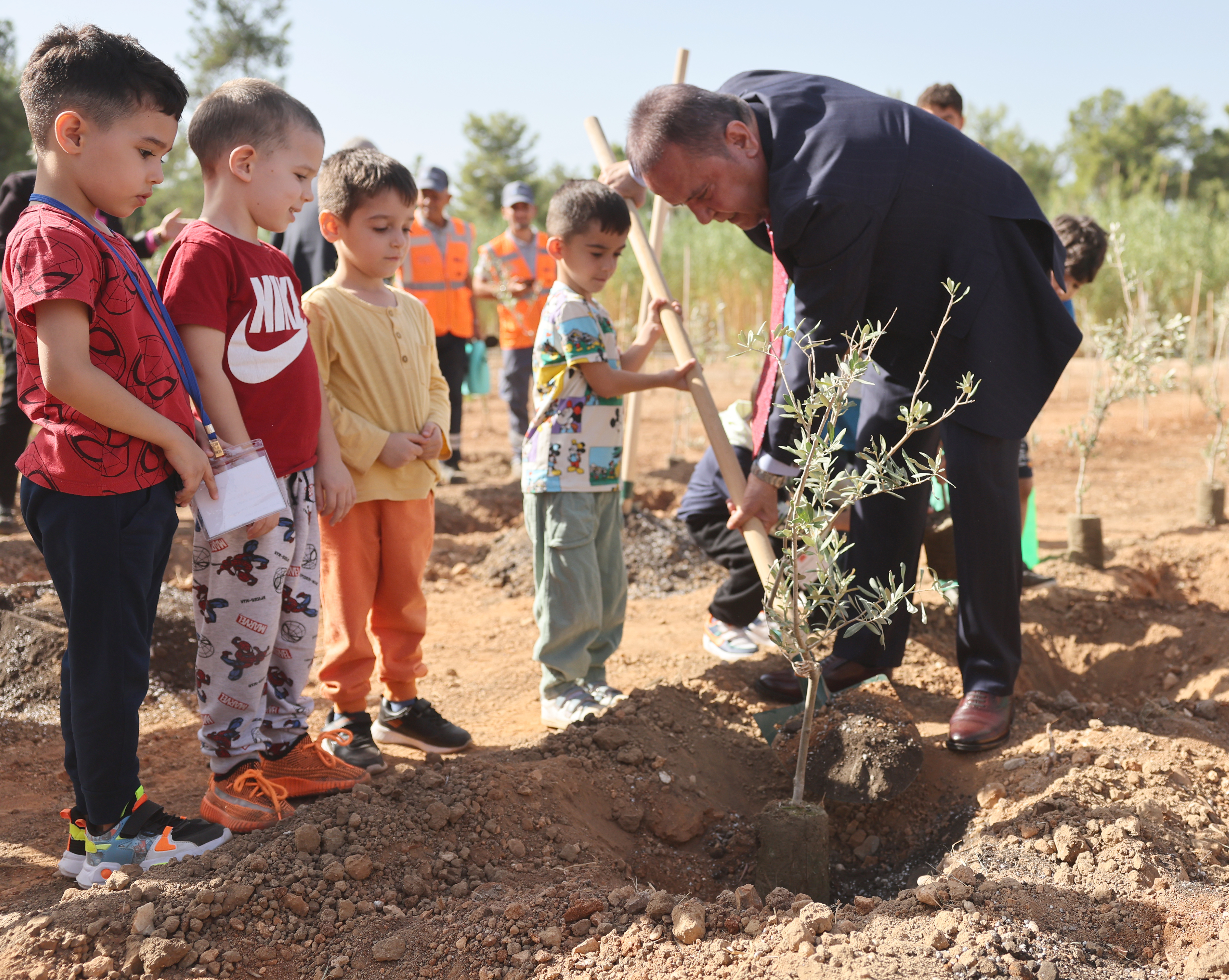 Başkan Böcek 100. yıl hatıra ormanı fidan dikim töreni (8)