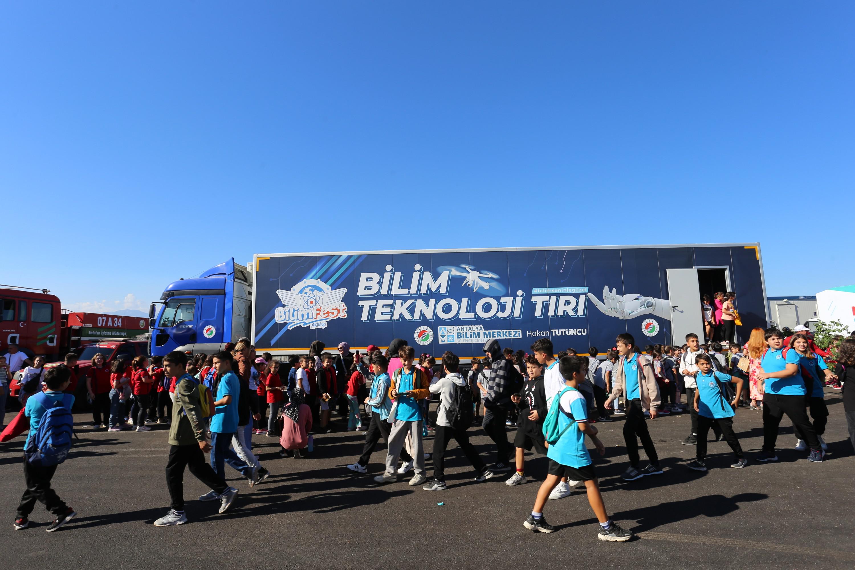 BILIMFESTTE-Kepezin-bilim-tirina-yogun-ilgi_5