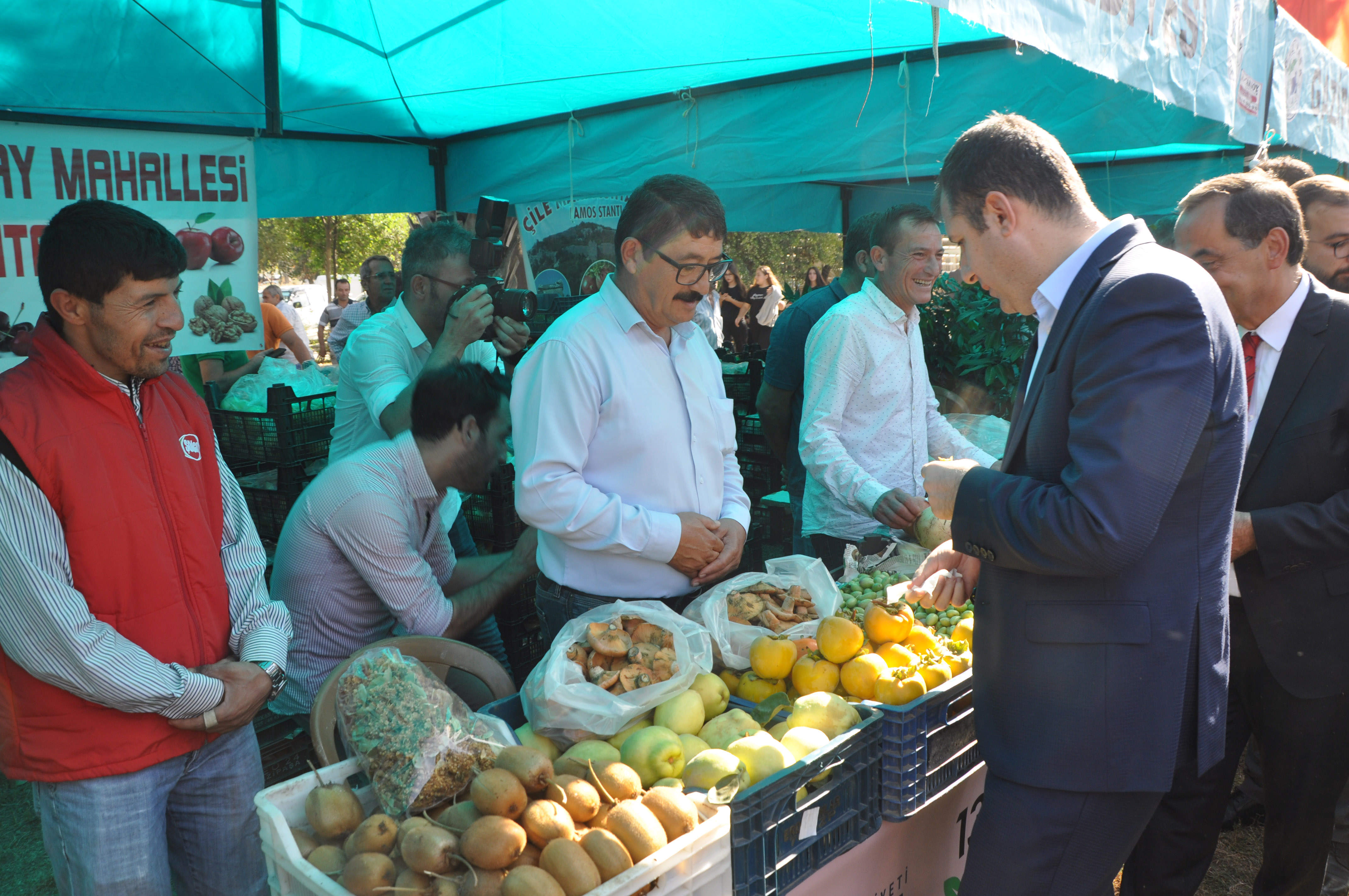 cekirdeksiz-nar-ve-tropikal-meyve-festivali_2864_dhaphoto3