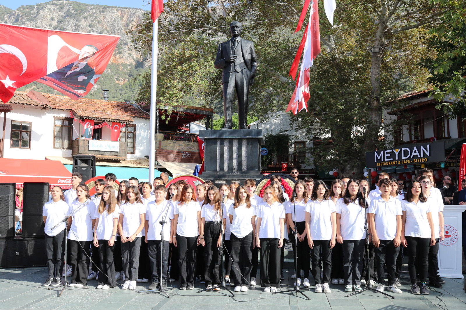 kasta-cumhuriyet-bayrami-torenle-kutlandi_4177_dhaphoto2