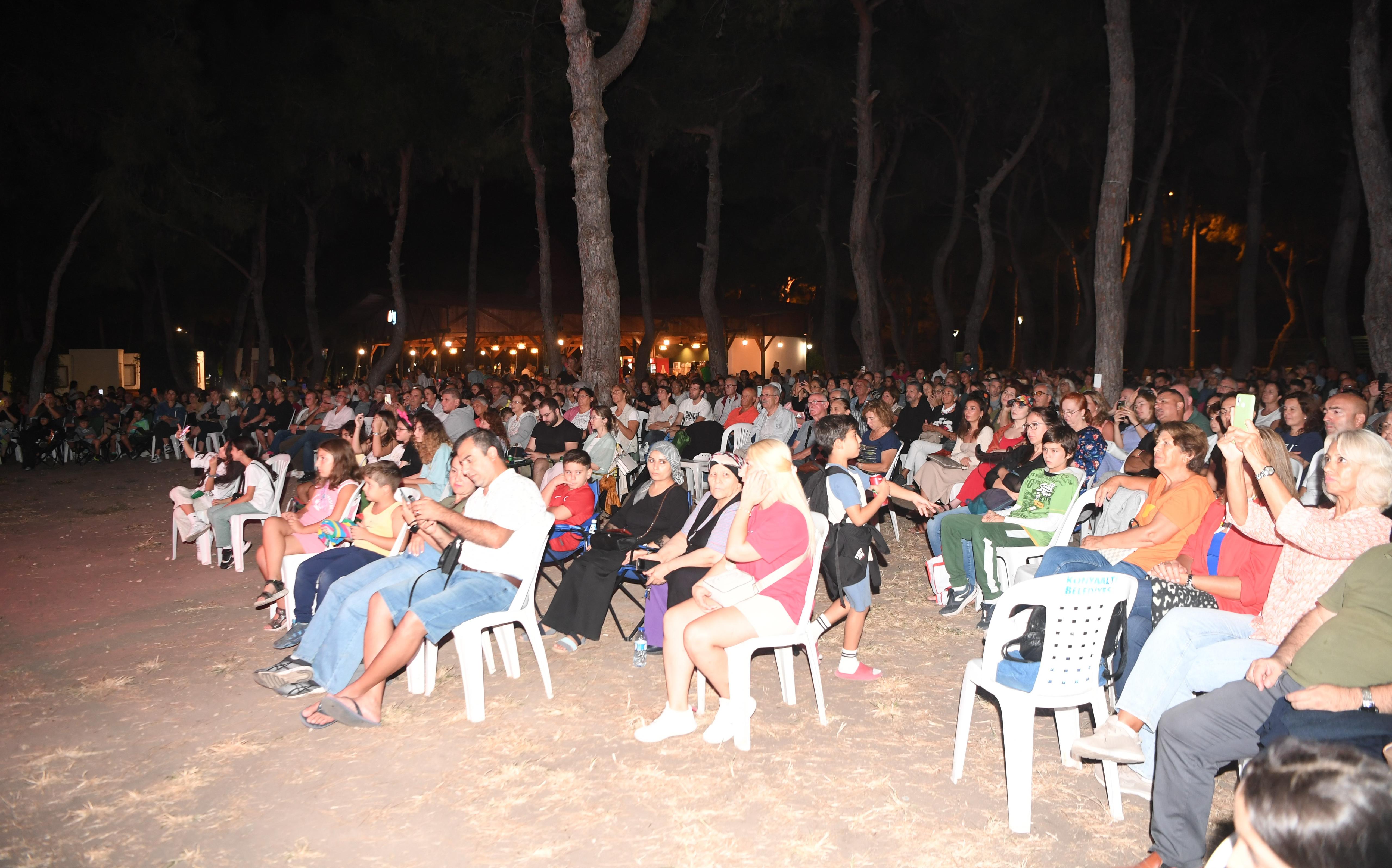 Konyaaltı Belediyesi parkta caz1