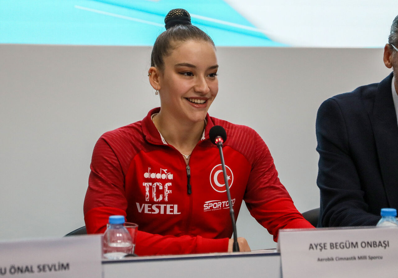 aerobik-cimnastikte-hedef-altin-madalya_1088_dhaphoto3