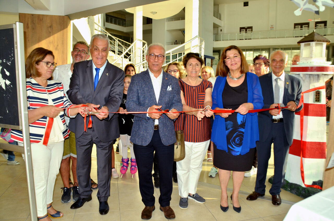 deniz-fenerleri-sergisi_7758_dhaphoto2