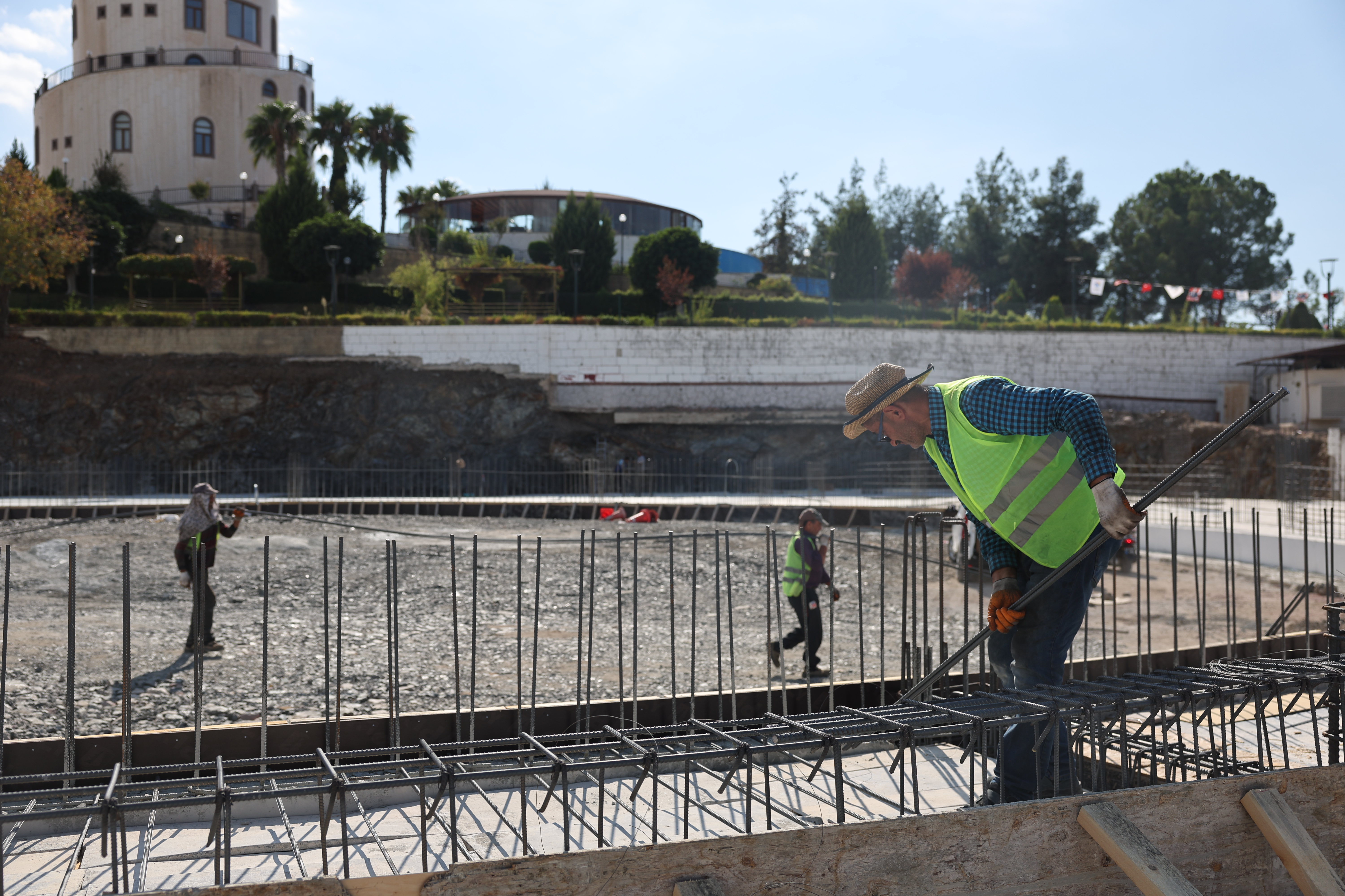 Kumluca Atatürk Stadyumunda çalışmalar hızla sürüyor (9)