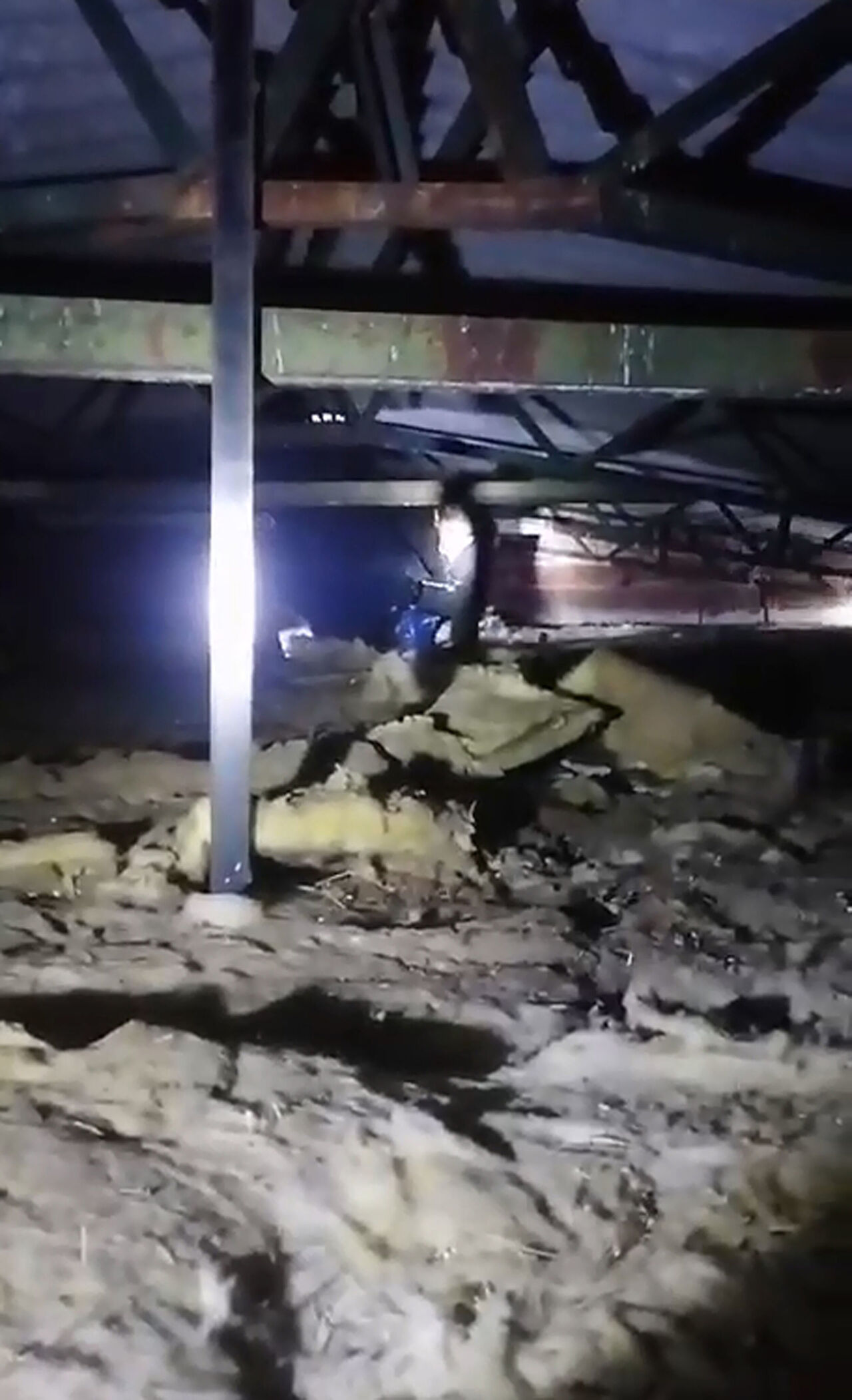 42-yil-kesinlesmis-hapis-cezasiyla-aranan-hukumlu-tavan-arasinda-yakalandi_5347_dhaphoto3