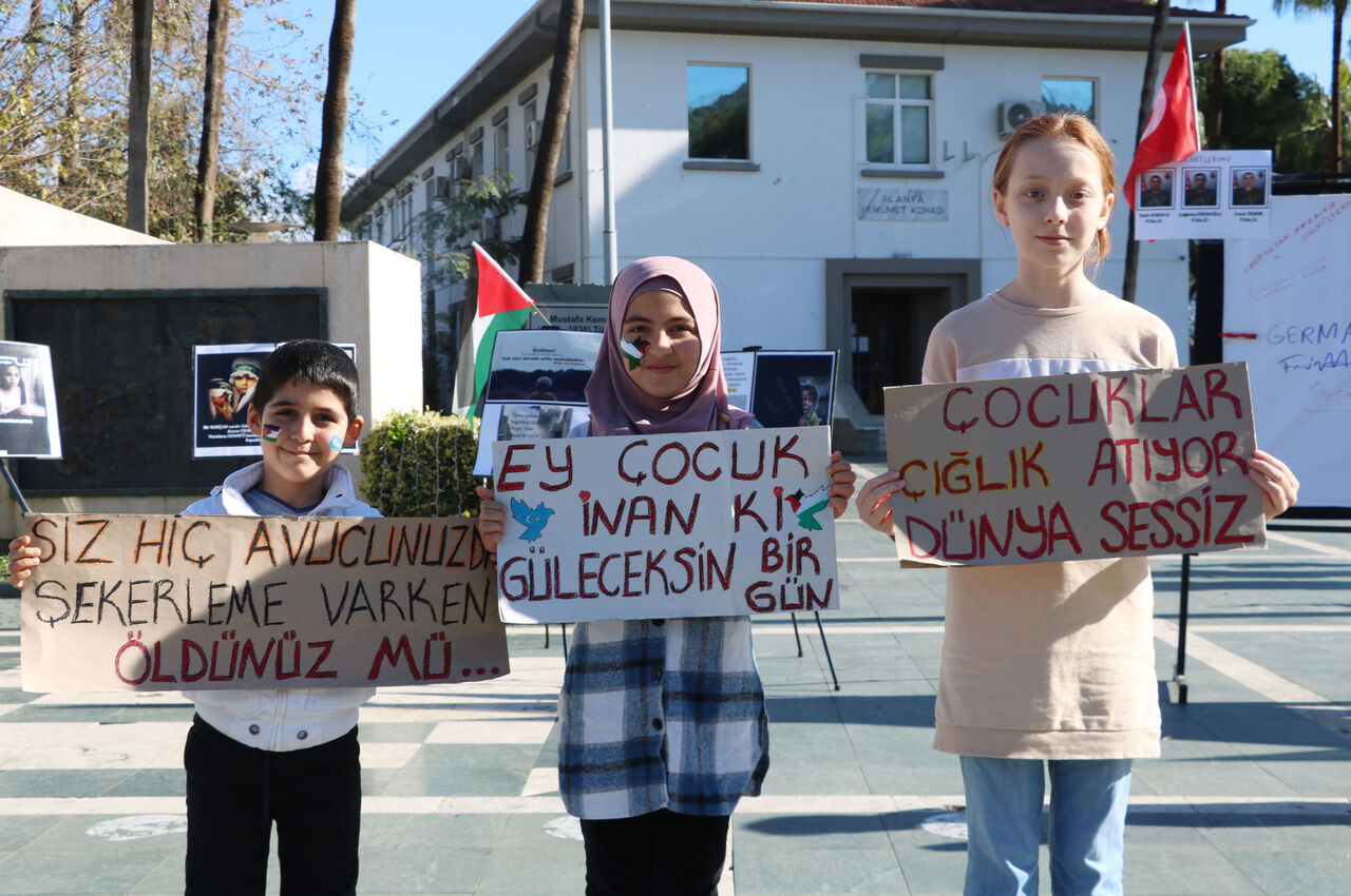 alanyada-gazzeli-cocuklar-anildi_1709_dhaphoto1