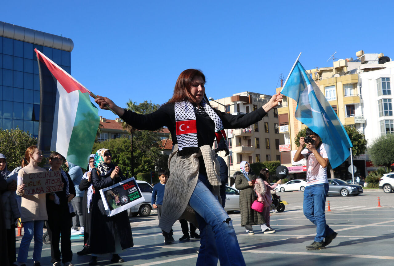 alanyada-gazzeli-cocuklar-anildi_1709_dhaphoto6