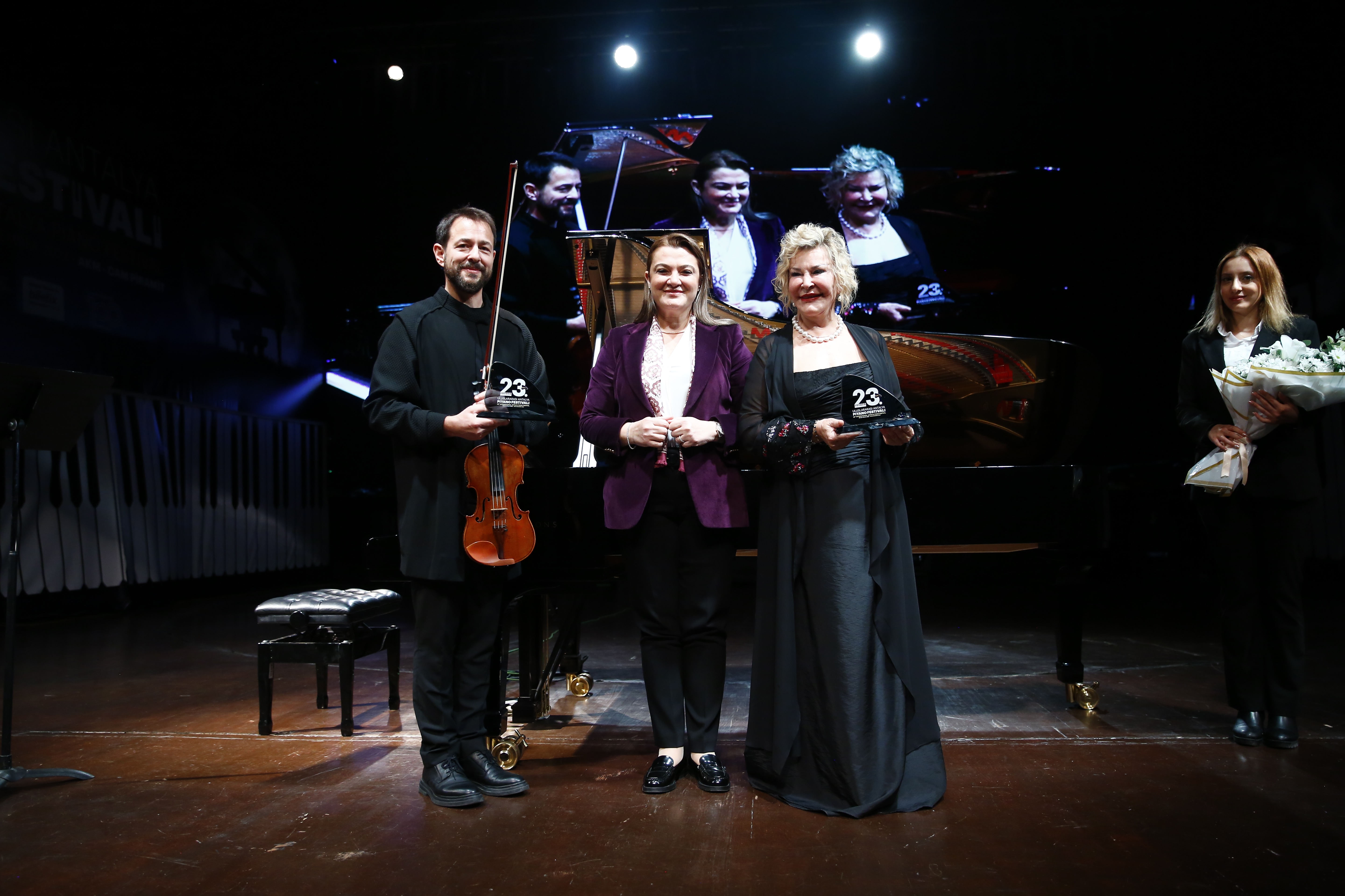 Antalya Piyano Festivali Gülsin Onay konseri ile sona erdi (12)