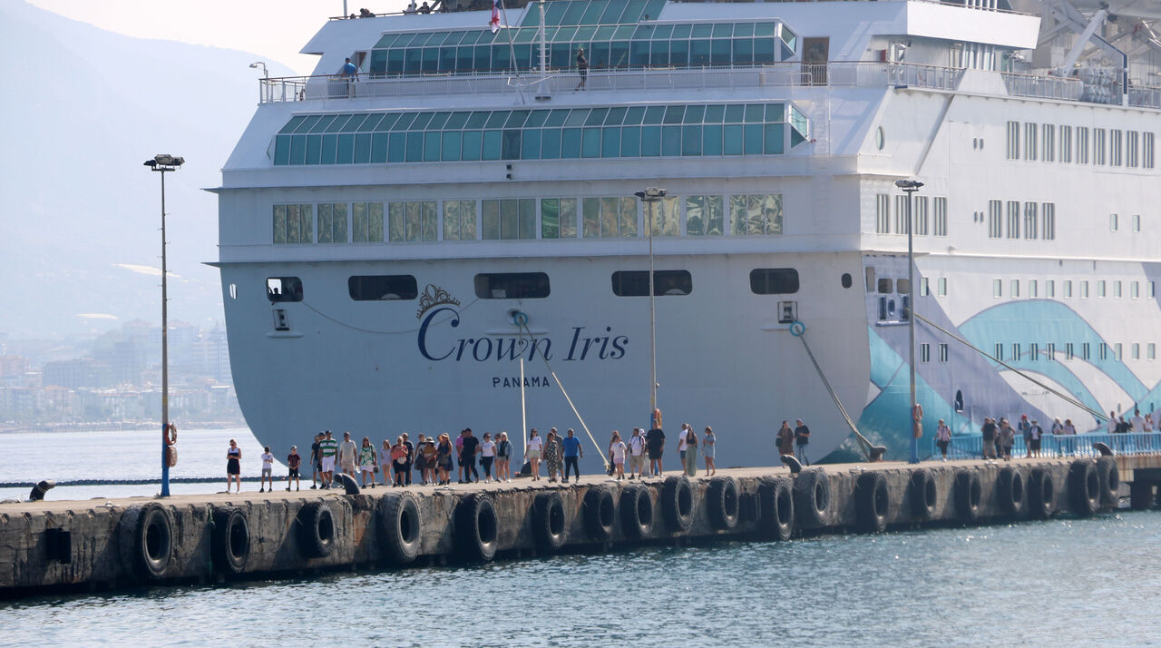 antalyaya-11-ayda-42-kruvaziyerle-52-bin-944-turist-geldi_3621_dhaphoto3