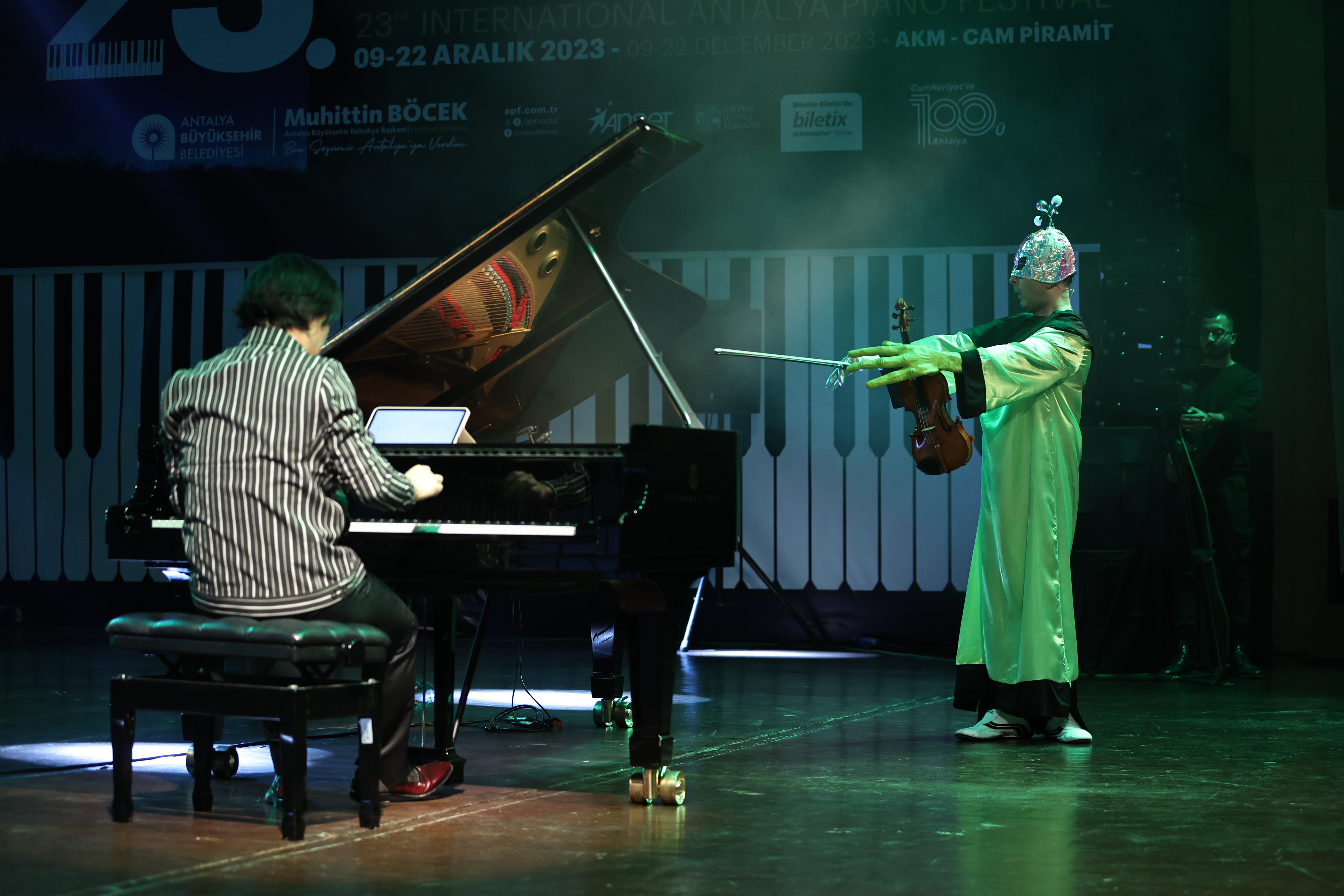 Igudesman _ Joo Piyano (12)