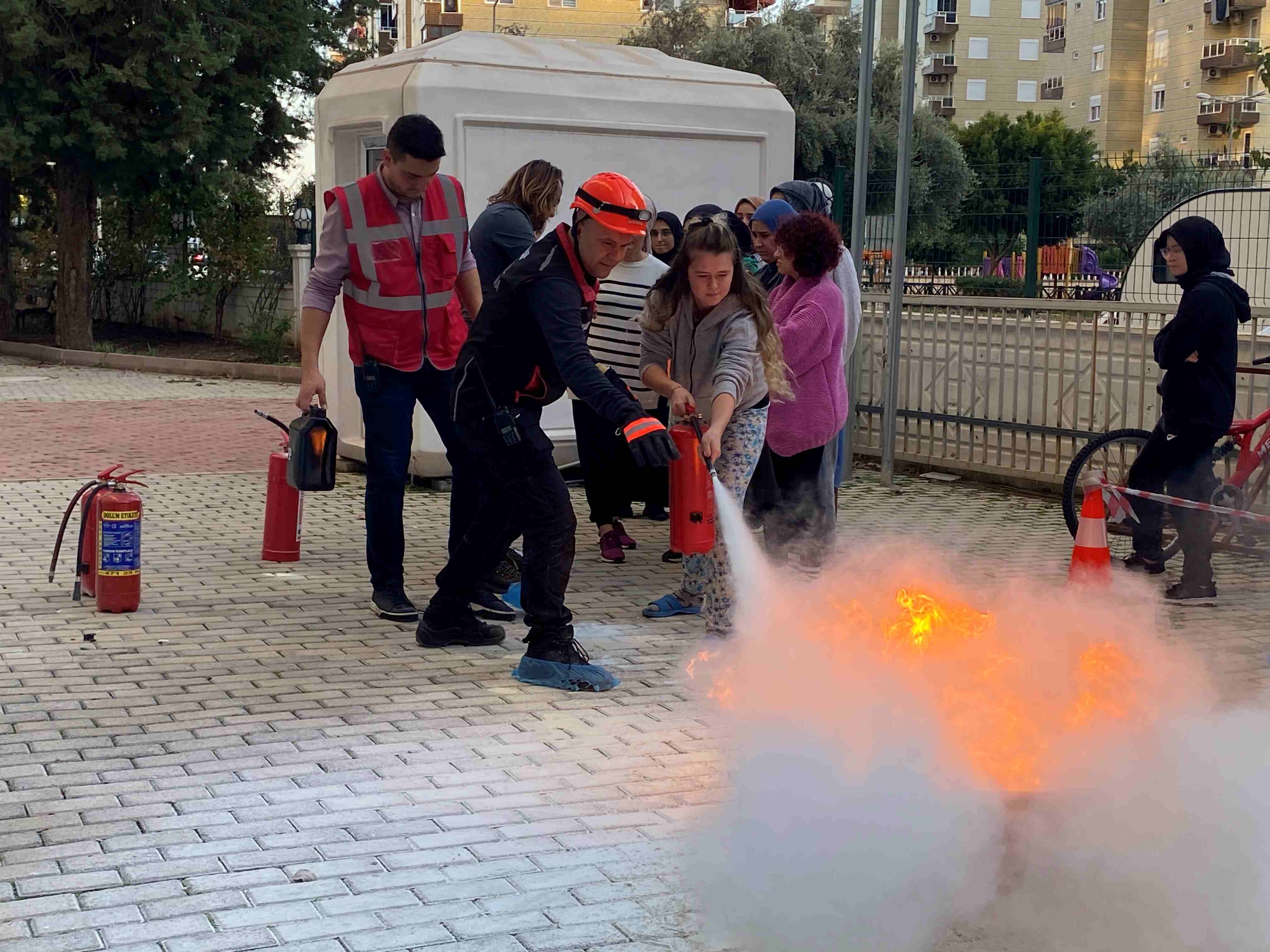 ÖĞRENCİ YURDUNDA YANGIN TATBİKATI  (3)