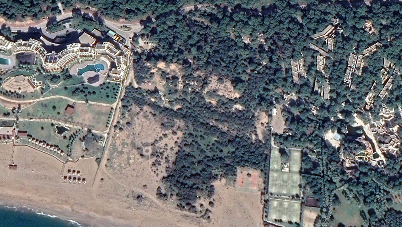 otel-insaati-icin-agaclar-kesildi-sahile-hafriyat-yigildi_7629_dhaphoto3