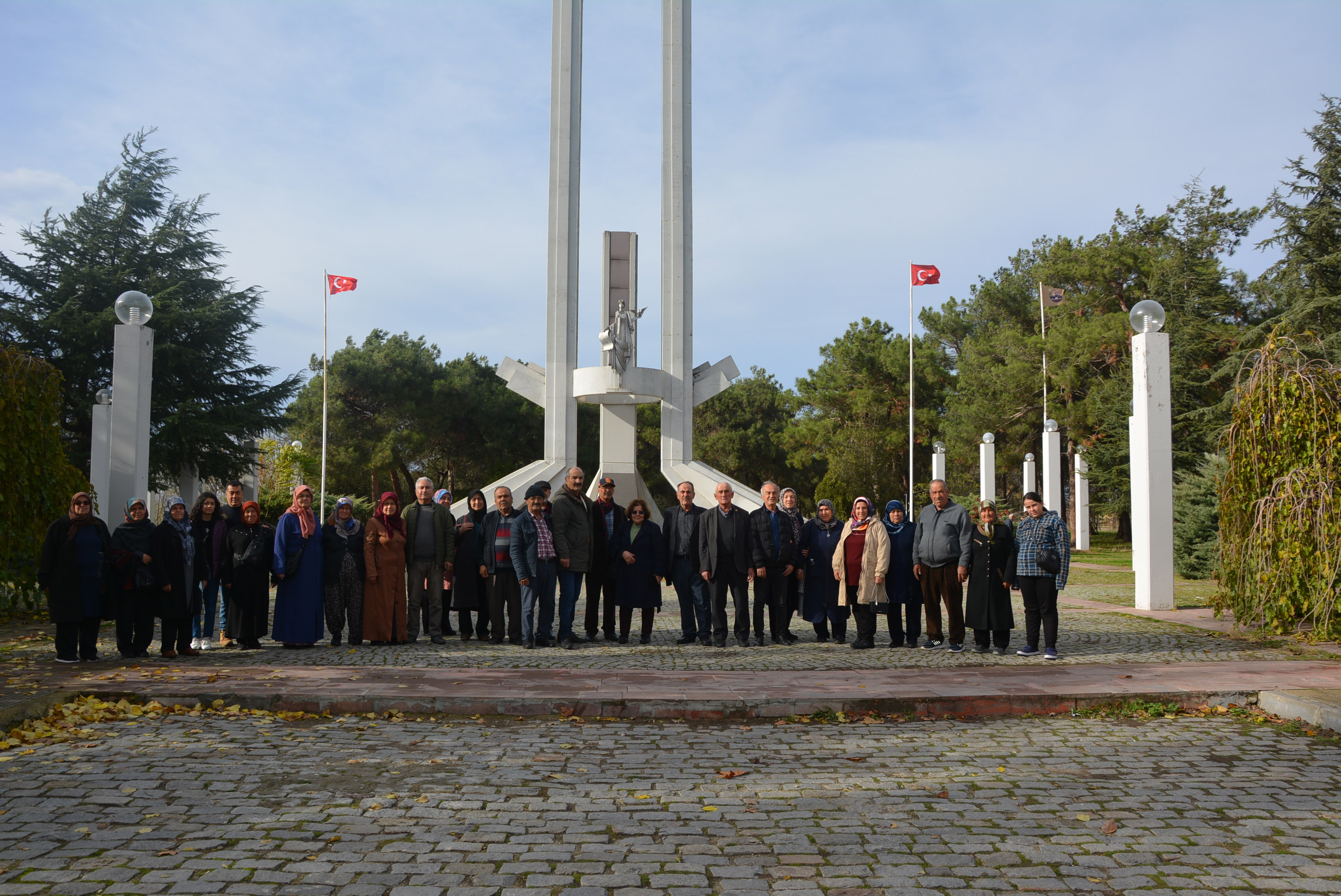 sehit-aileleri-ve-gazilere-istanbul-ve-edirne-gezisi_3522_dhaphoto2