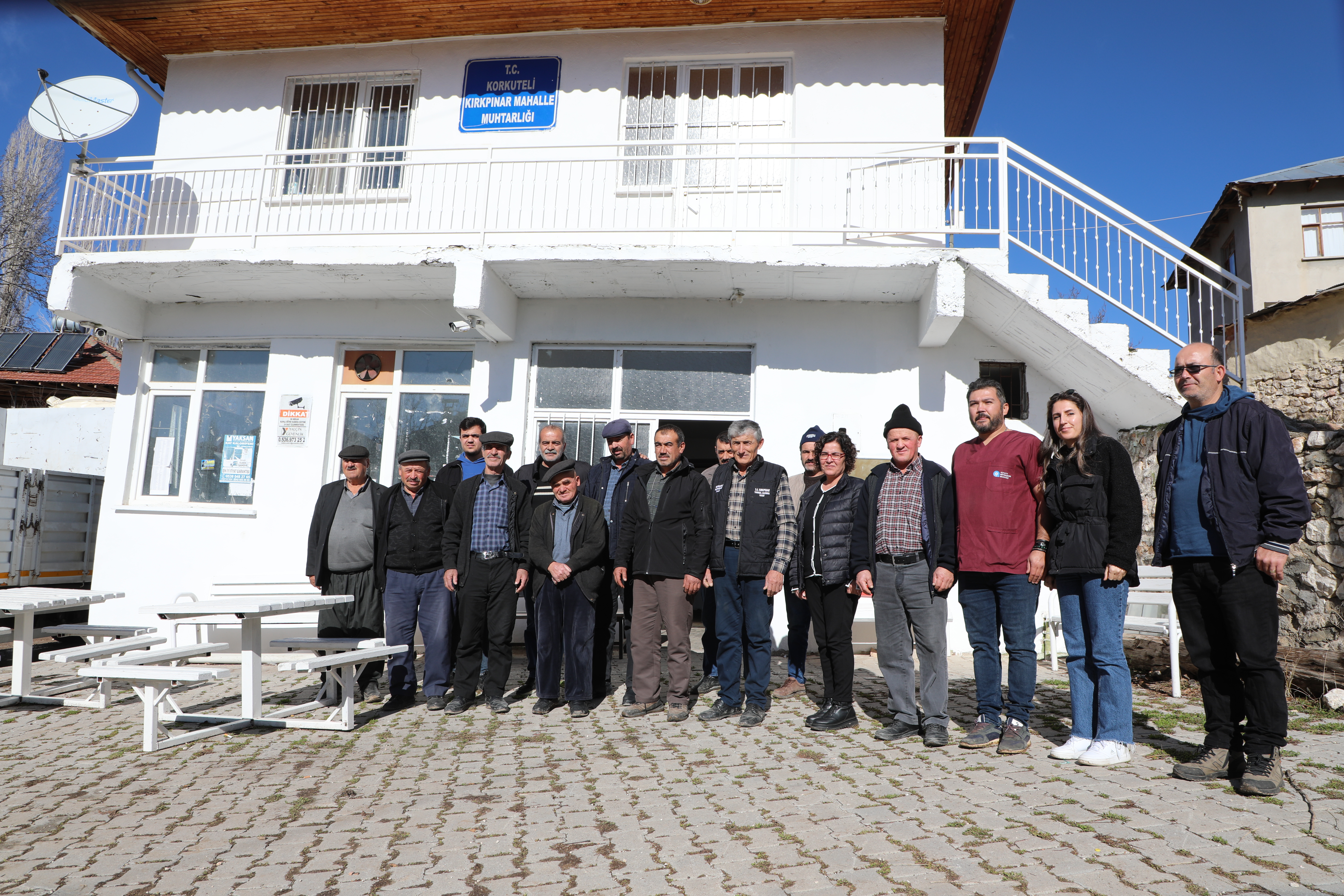 Büyükşehir üreticilere süt yemi desteğine başladı  (13)