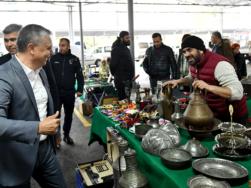Muratpaşa'nın antika pazarı