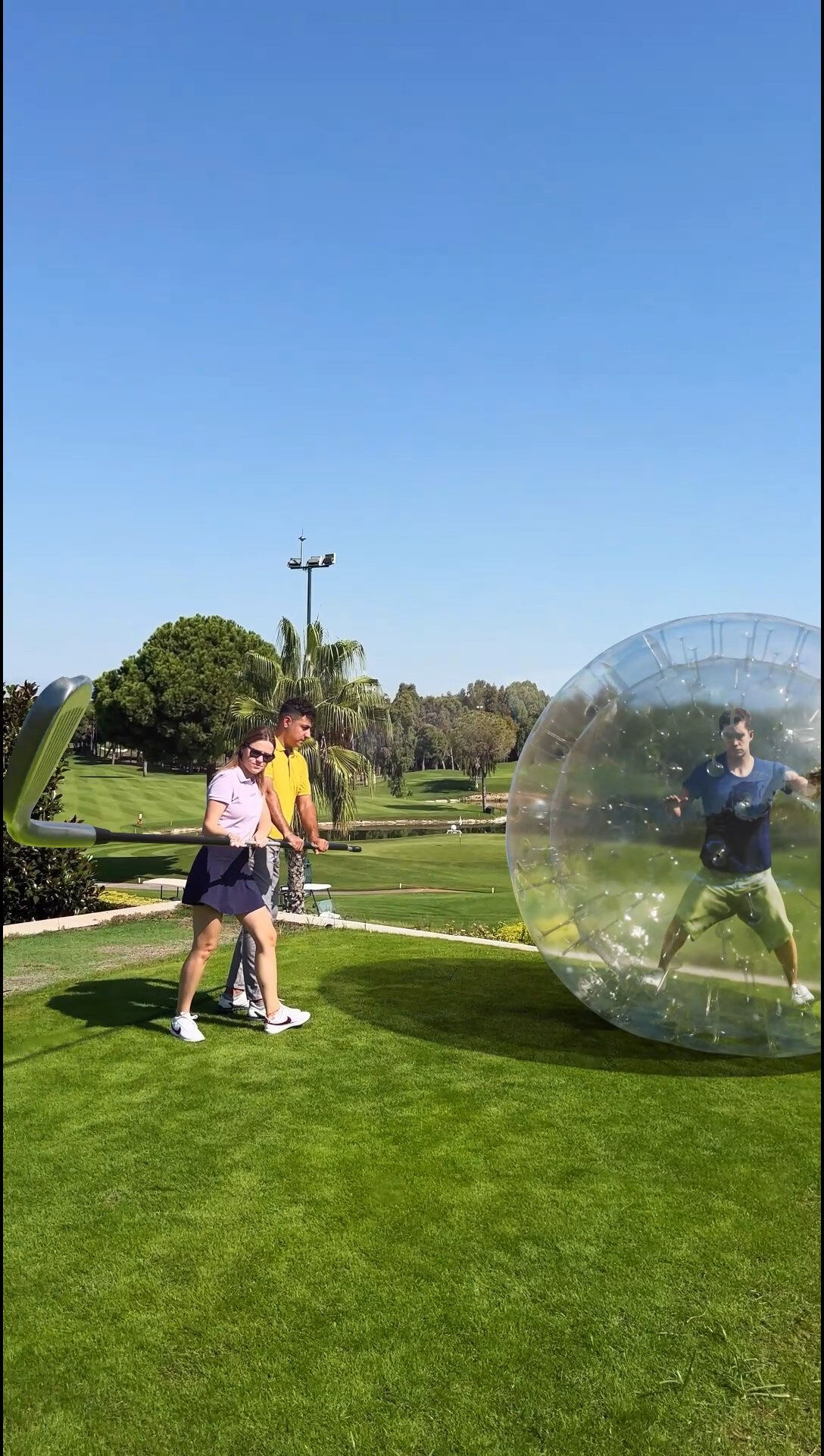 Dev Golf Sopasi Ve Balon Icinde Insan Videosu Ilgi Cekti 7948 Dhaphoto1