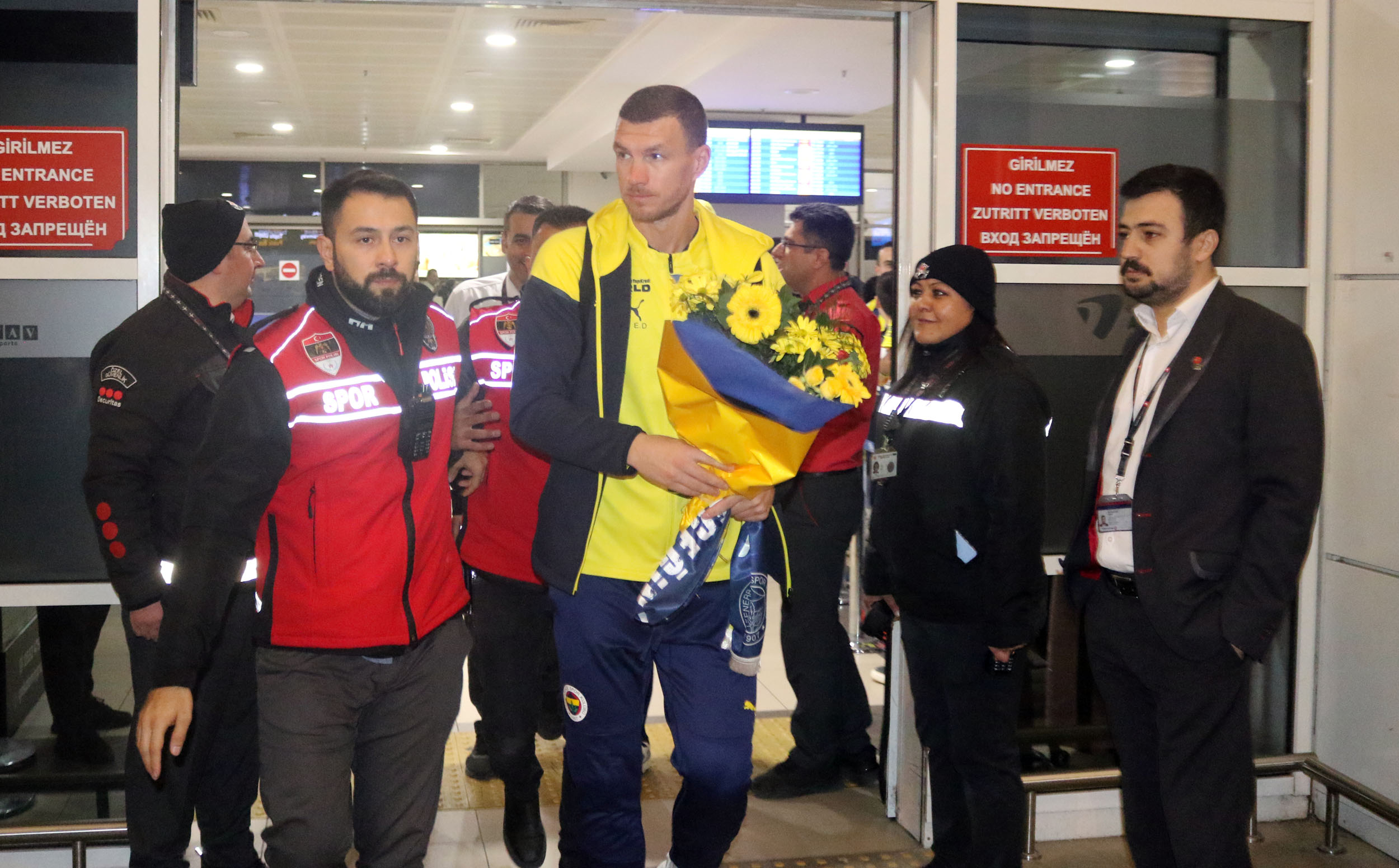 Fenerbahce Antalyada Coskuyla Karsilandi 8503 Dhaphoto3