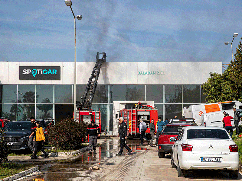 Antalya'da galeride yangın