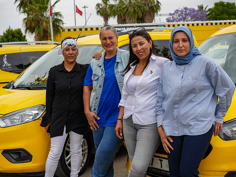 Antalya'nın anne taksicileri