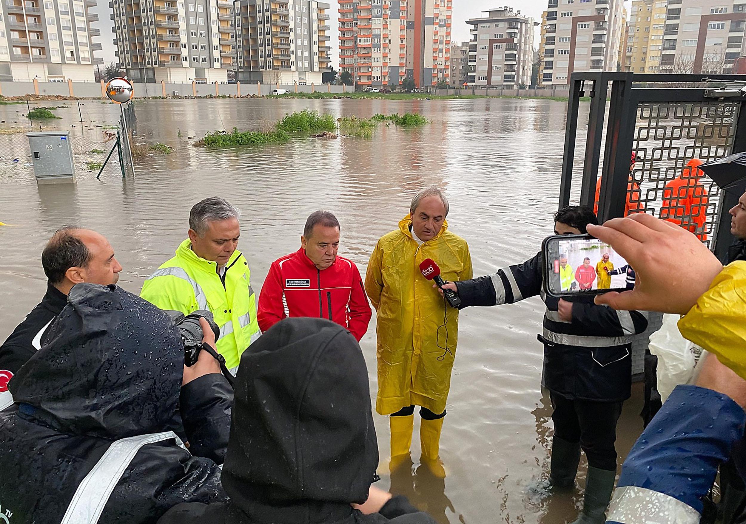 Kocagoz, Sel Baskinlarinin Onune Geciyor 2