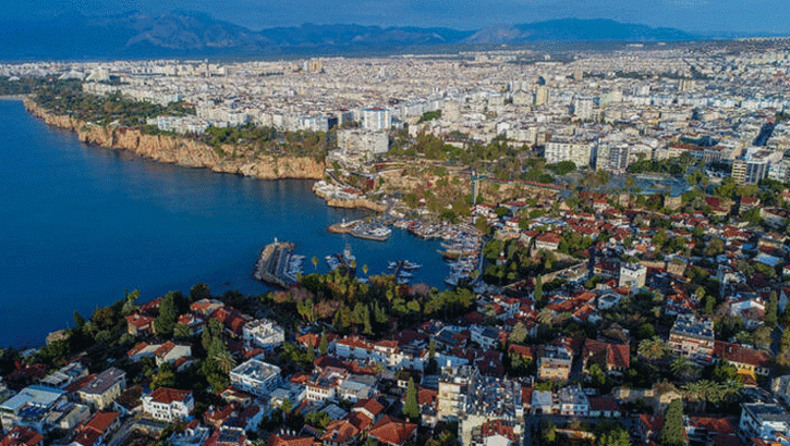 Antalya ekonomisi can çekişiyor