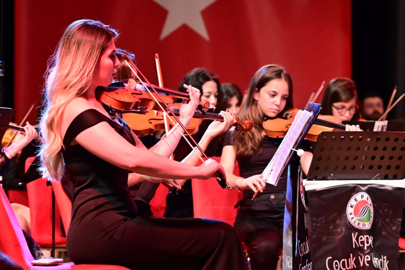 Kepezin Senfoni Orkestrasindan Cumhuriyetin 101. Yilina Ozel Konser 3