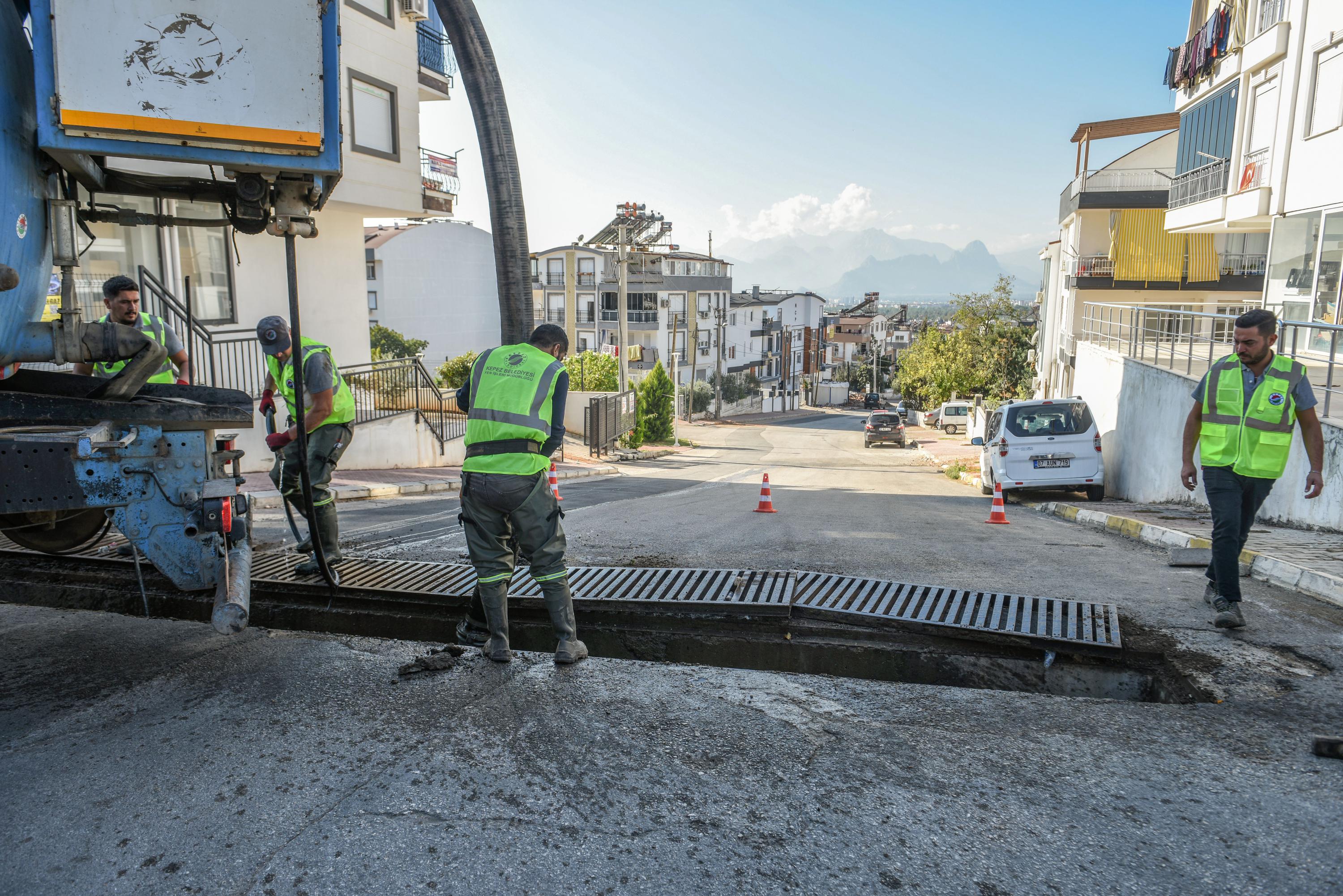 Kepezde Vakumlu Ekskavatorle Mazgal Temizligi 2