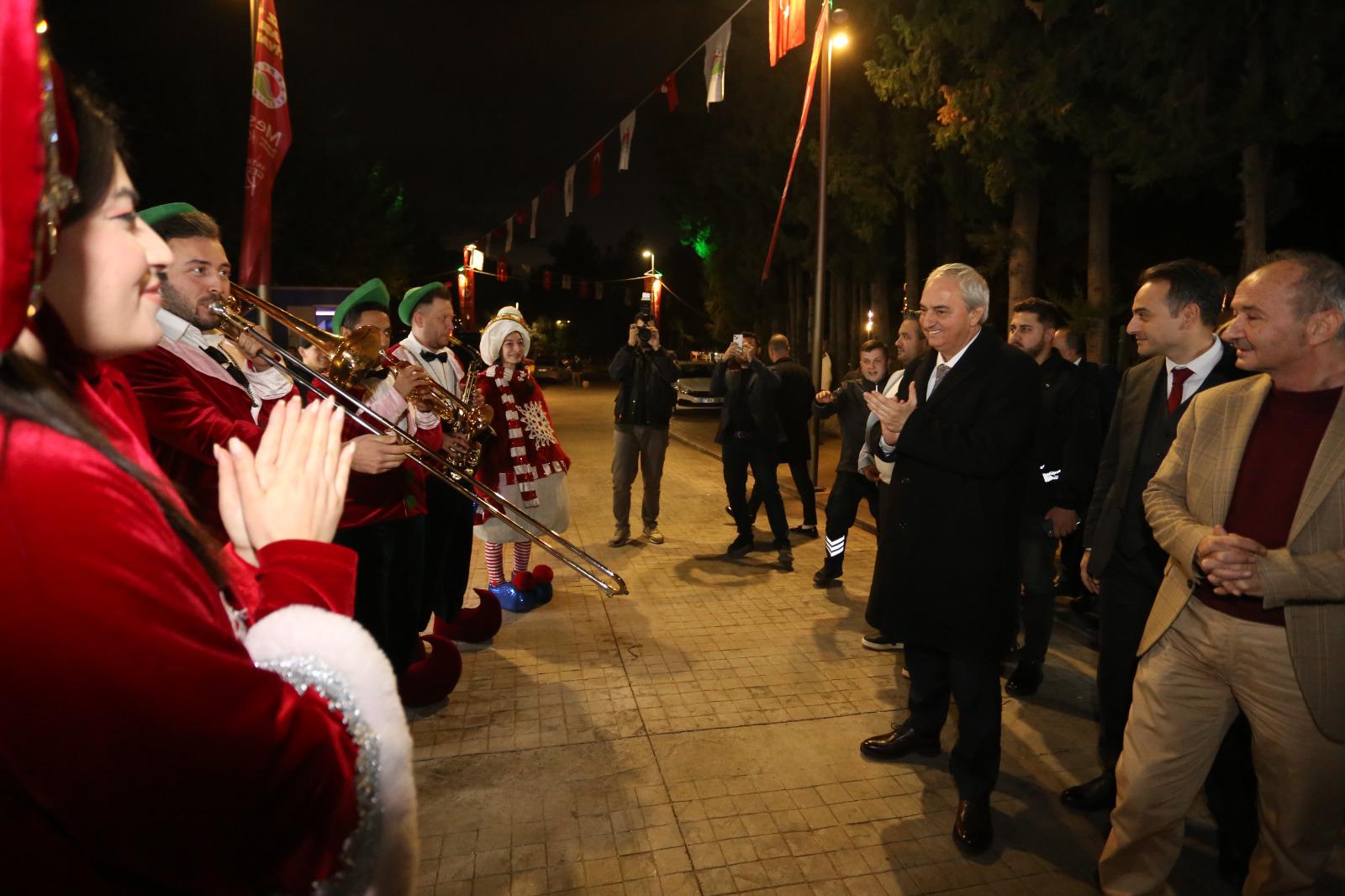 Kocagoz, Kepezin Yilbasi Festivalini Gezdi 7