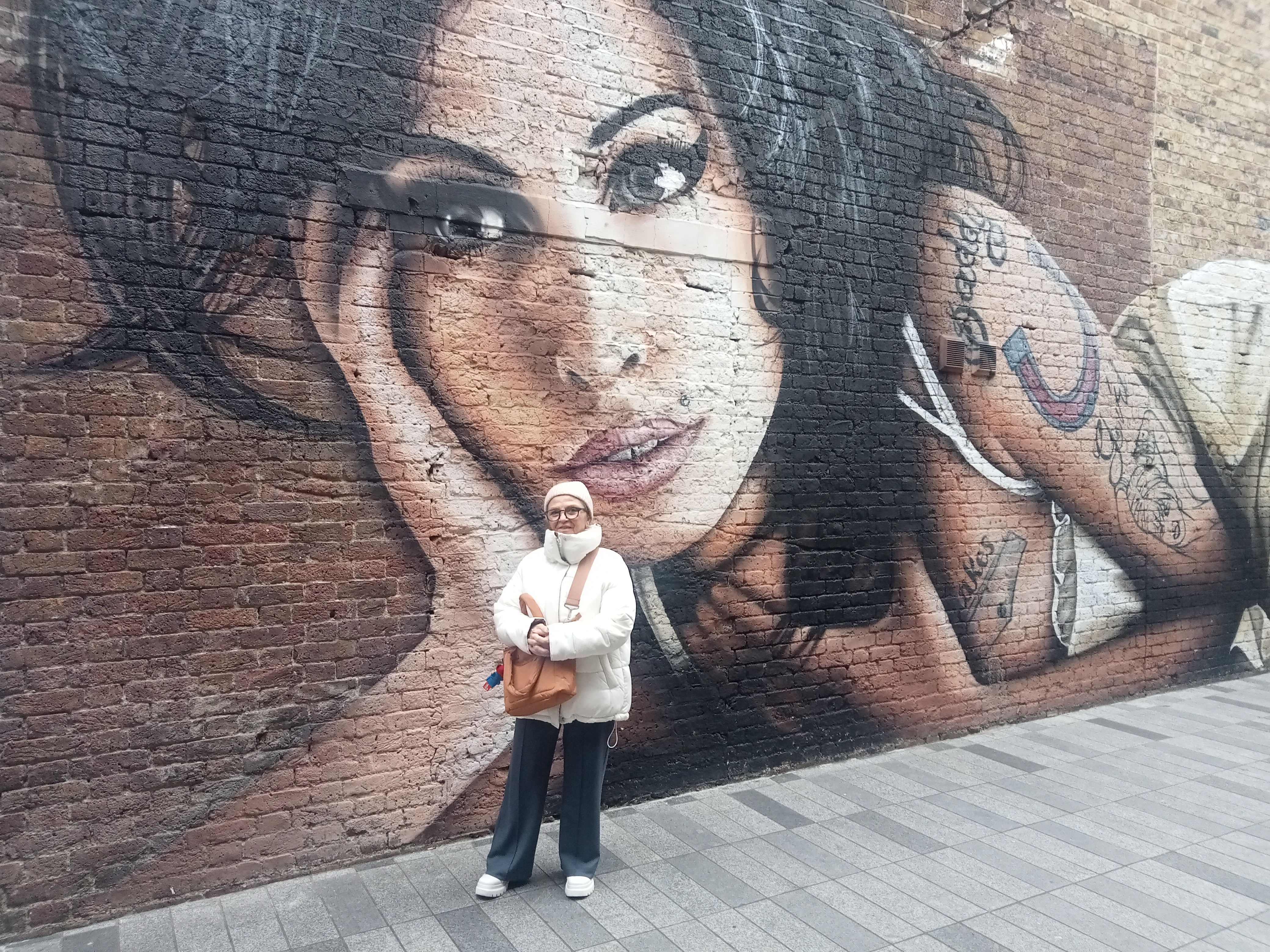 London Camden Town'da Amy Winehouse Grafity (6))