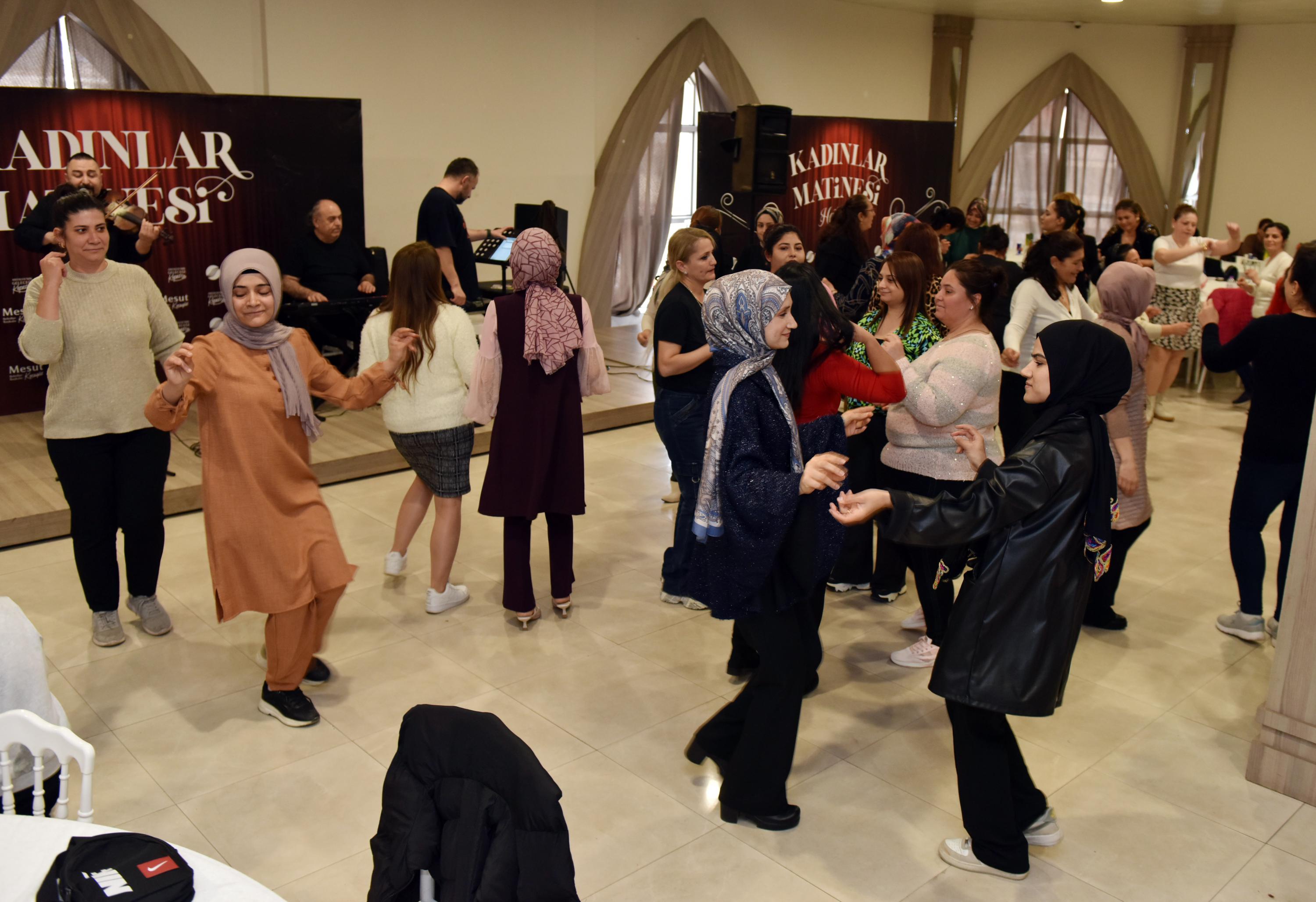 Kepezli Kadinlar Gonullerince Eglendi 2 (1)