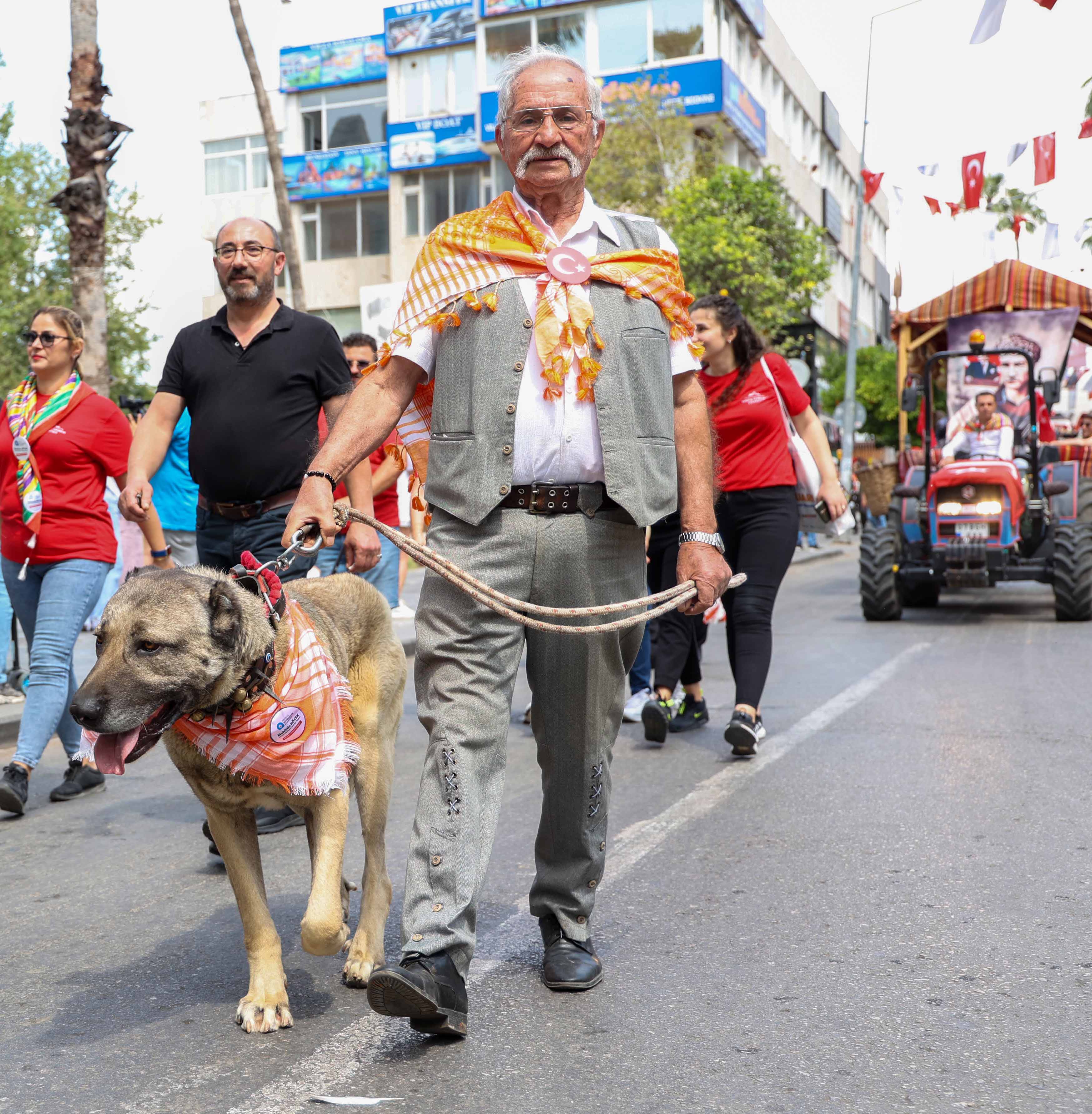 Antalya Sokakları Yörük Göçüyle Şenlendi (1)