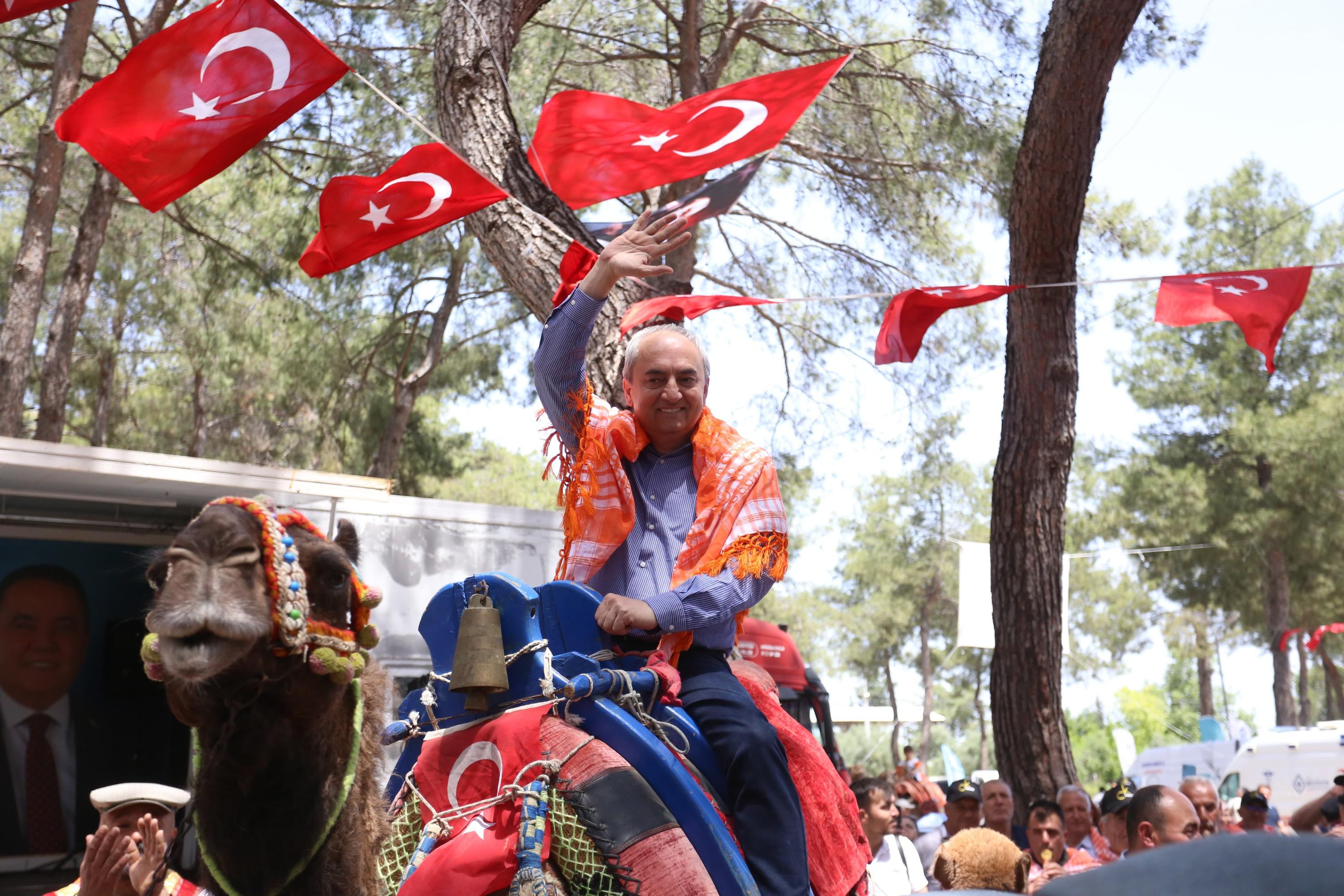 Baskan Kocagoz Deve Uzerinde Solene Damga Vurdu 3