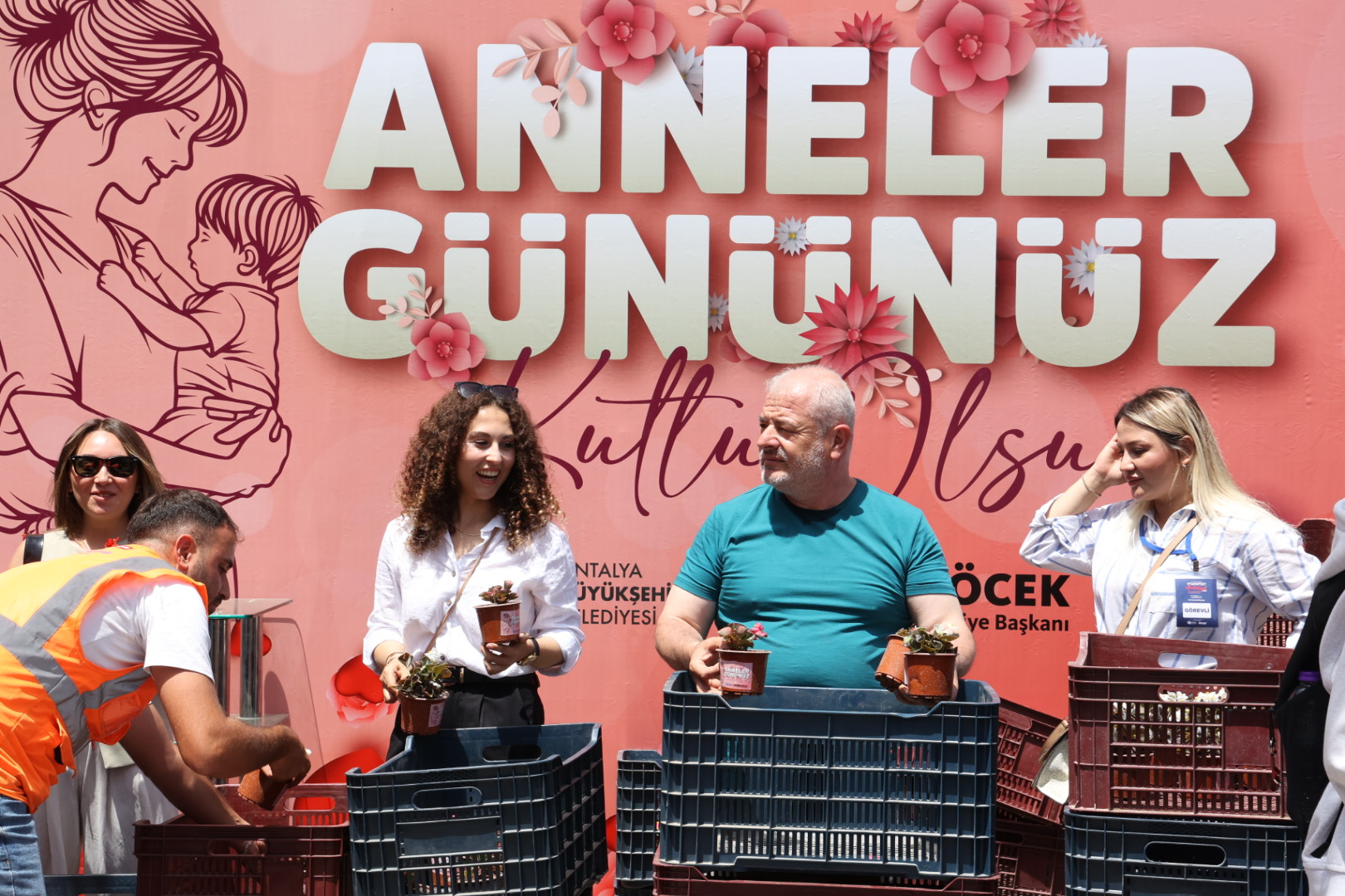 Büyükşehir’den Annelere 25 Bin Çiçek (2)
